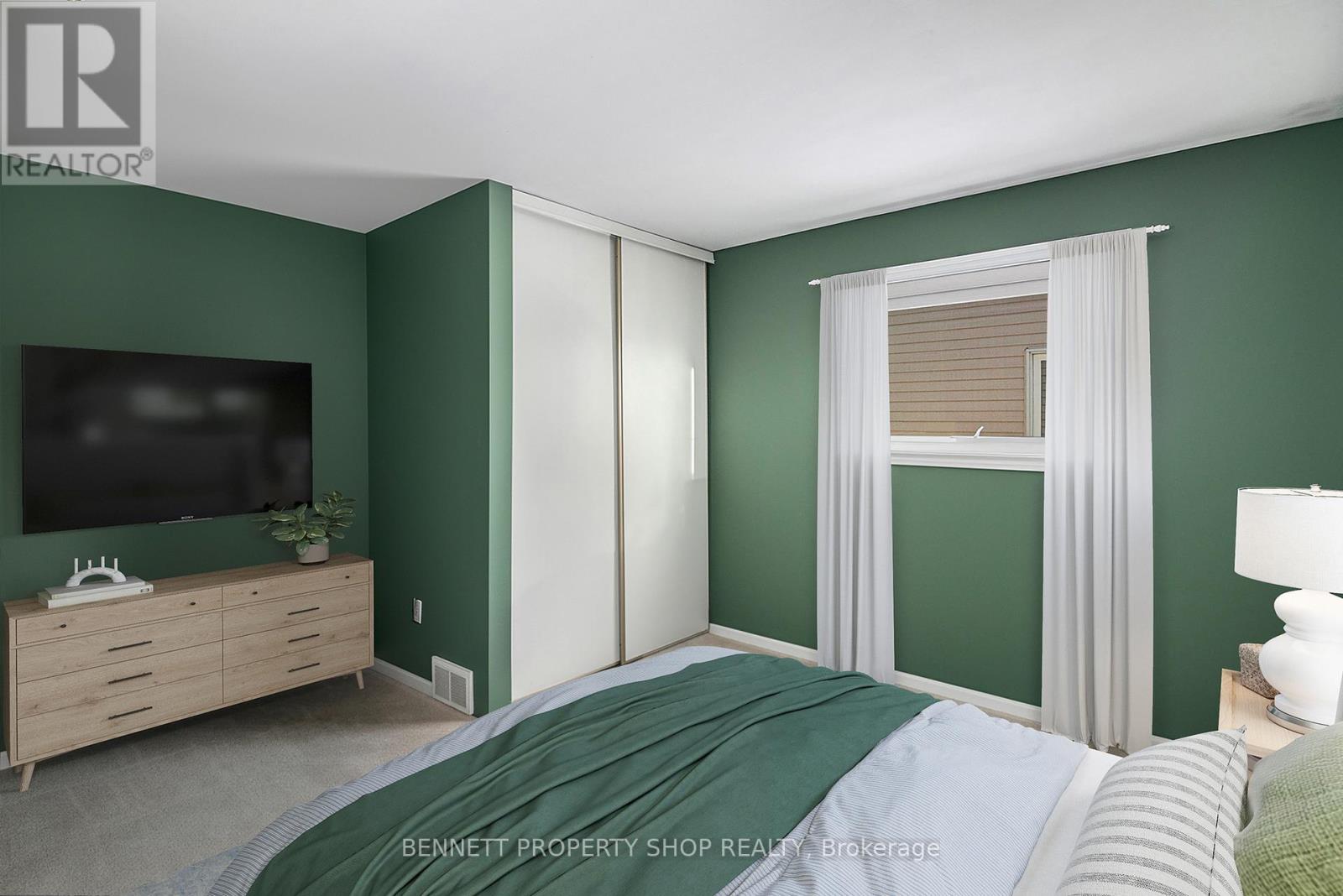 1865 Leclair Crescent