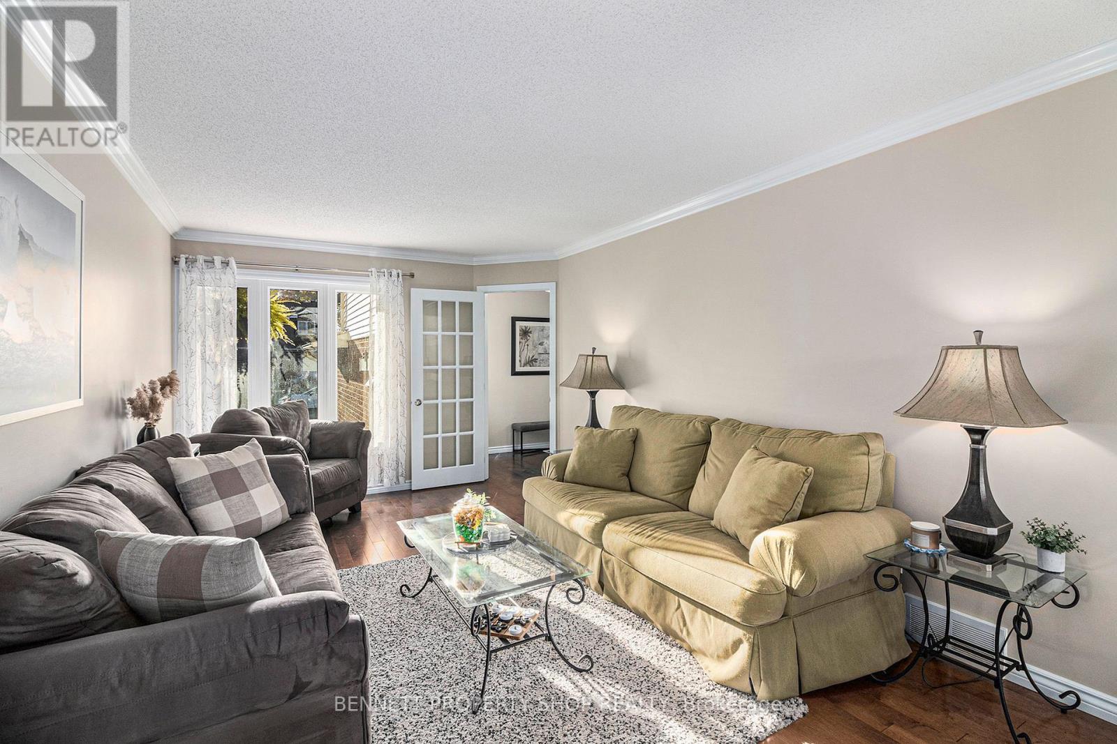 1865 Leclair Crescent