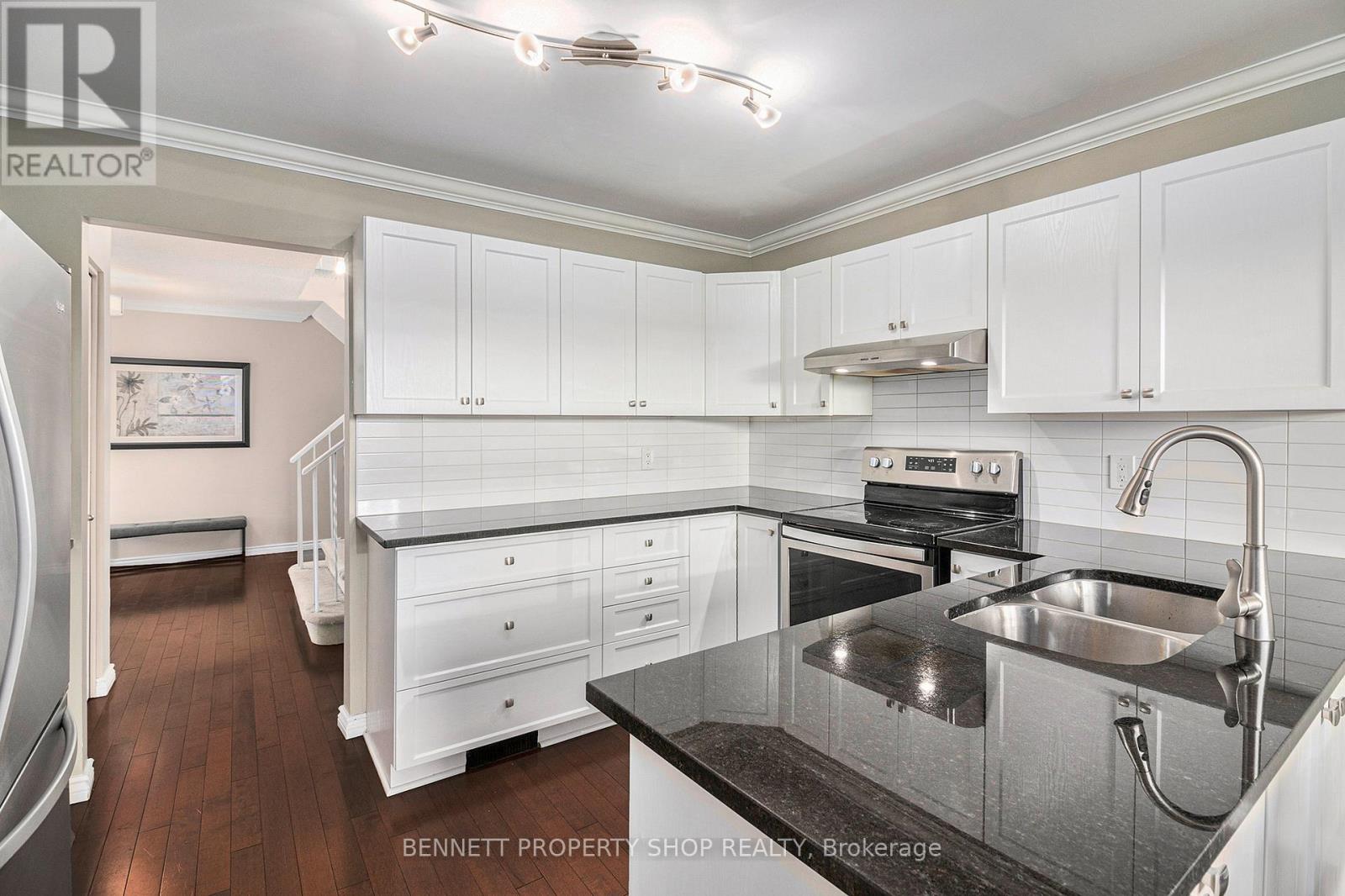 1865 Leclair Crescent