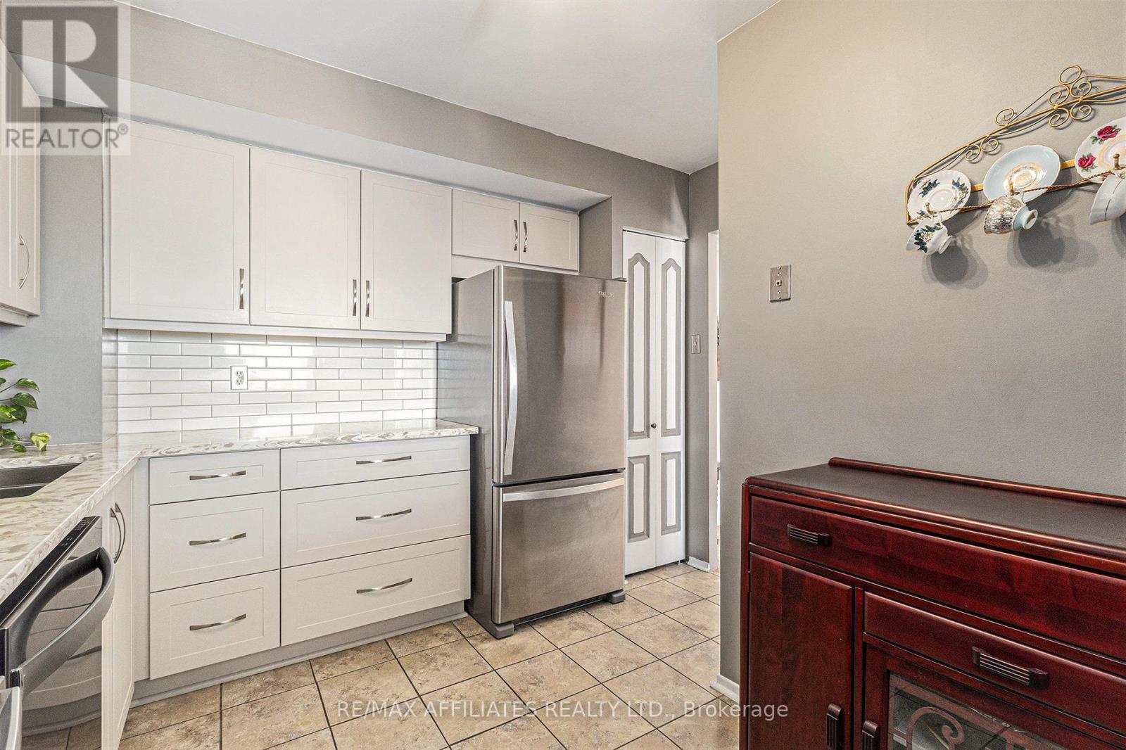 407 - 2760 Carousel Crescent