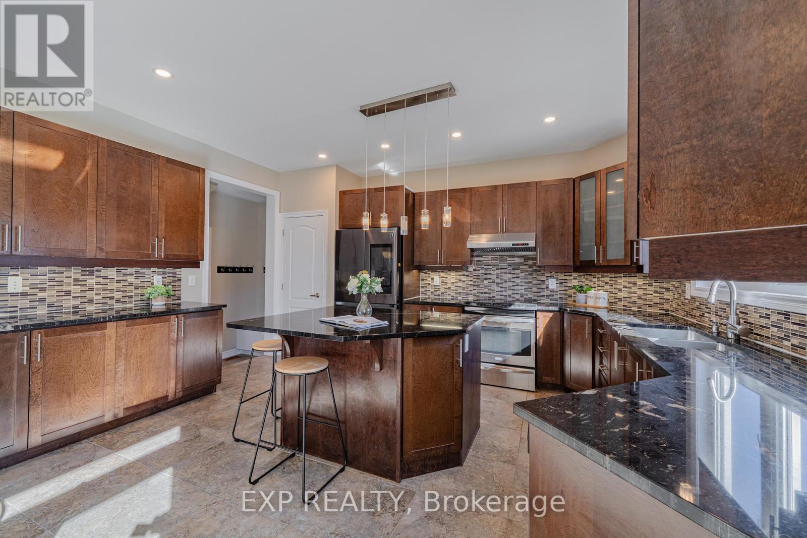 3308 Riverset Crescent