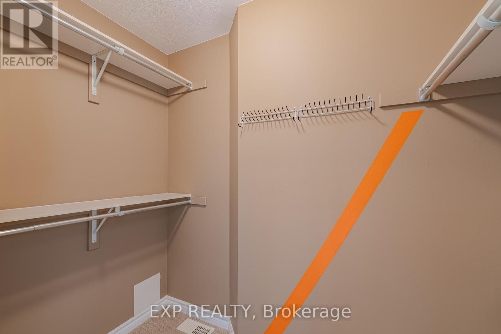 3308 Riverset Crescent