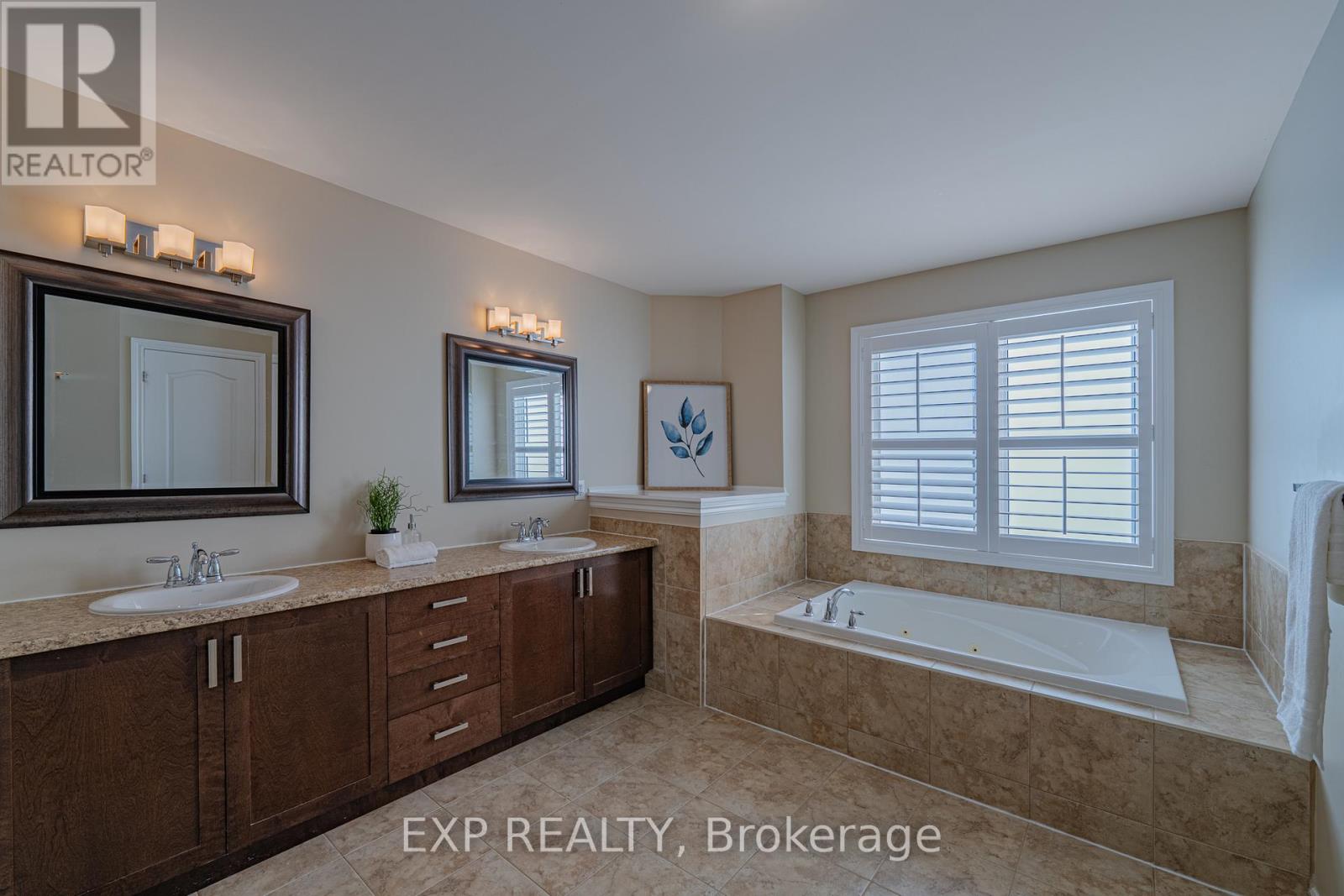 3308 Riverset Crescent