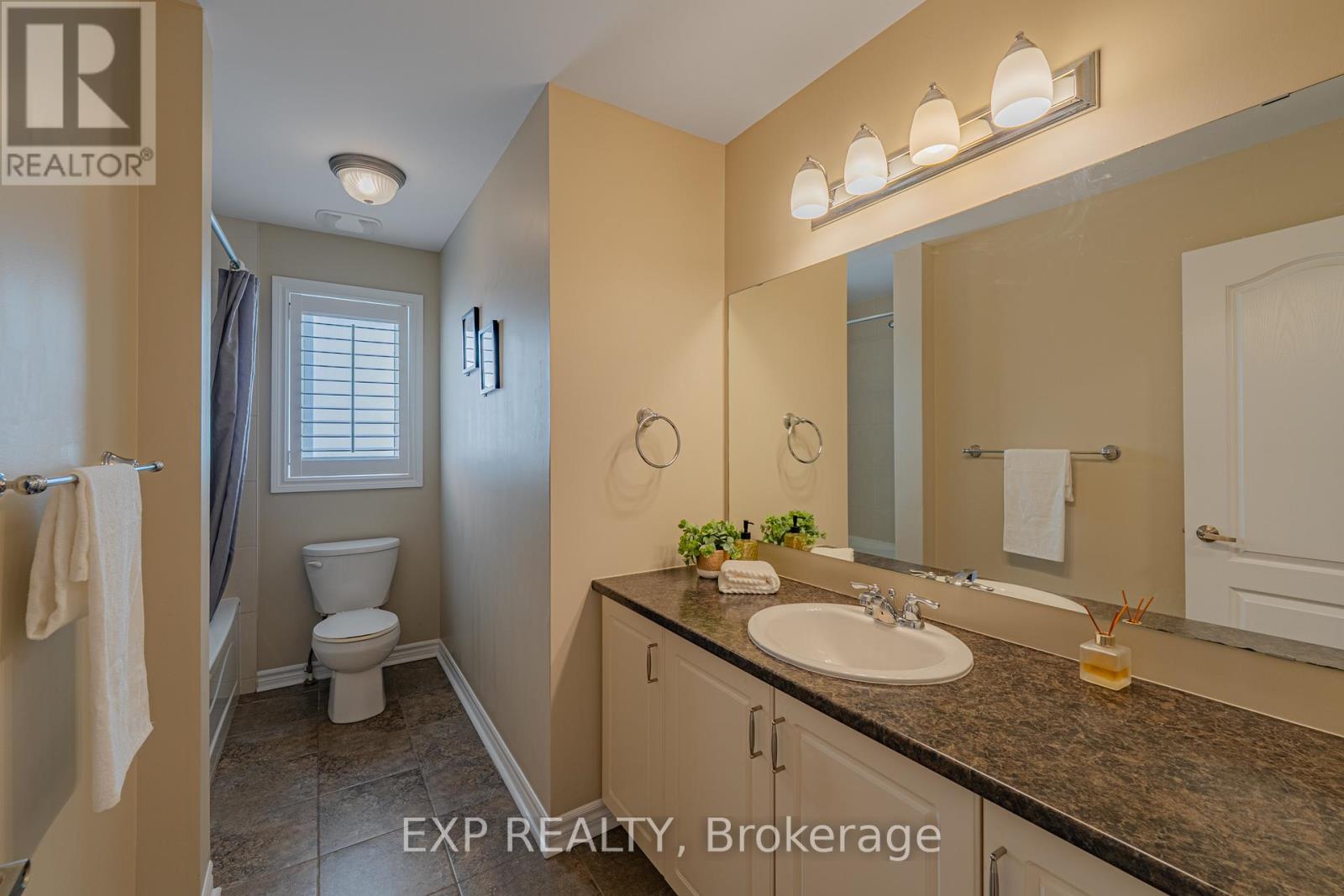 3308 Riverset Crescent