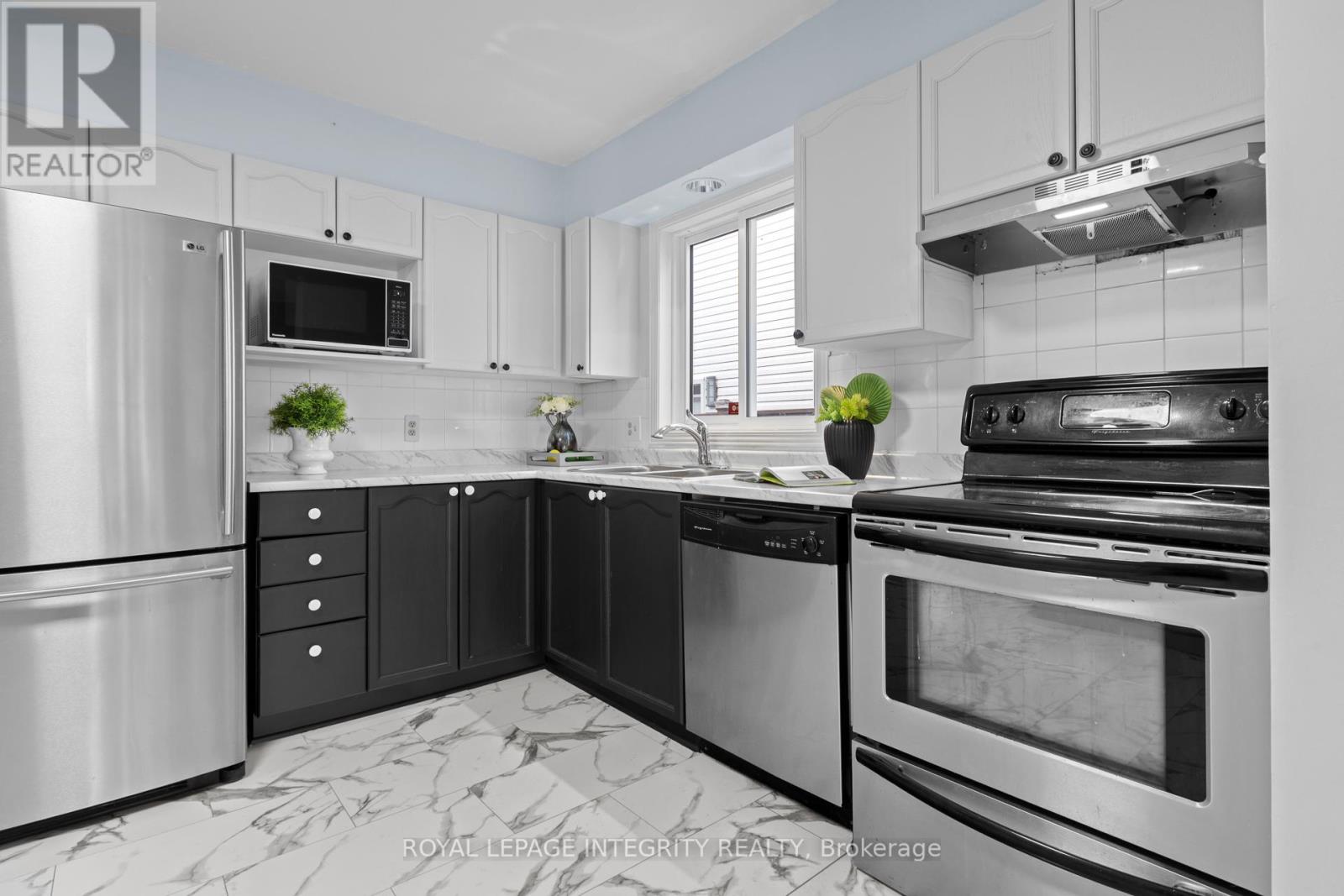 11 Royal Field Crescent