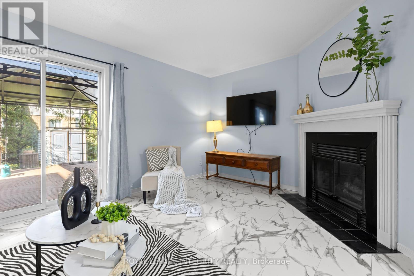 11 Royal Field Crescent