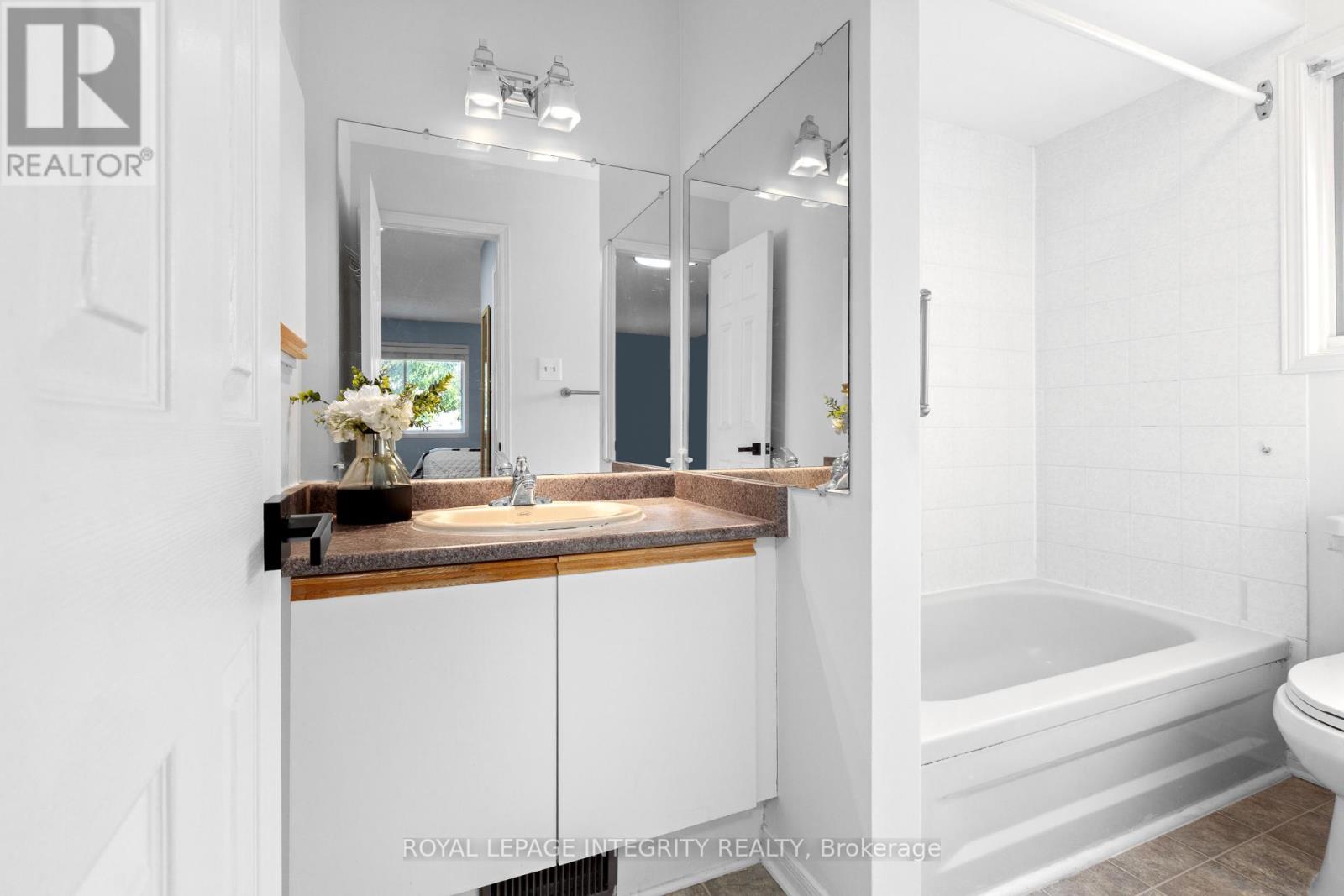 11 Royal Field Crescent