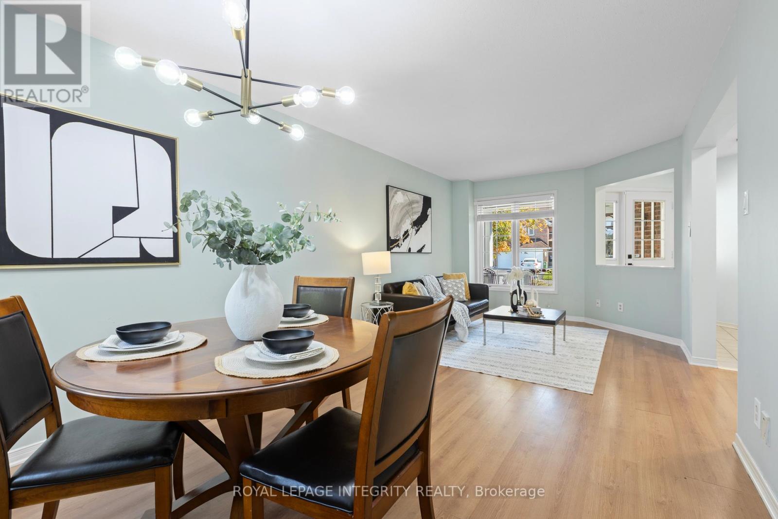 11 Royal Field Crescent