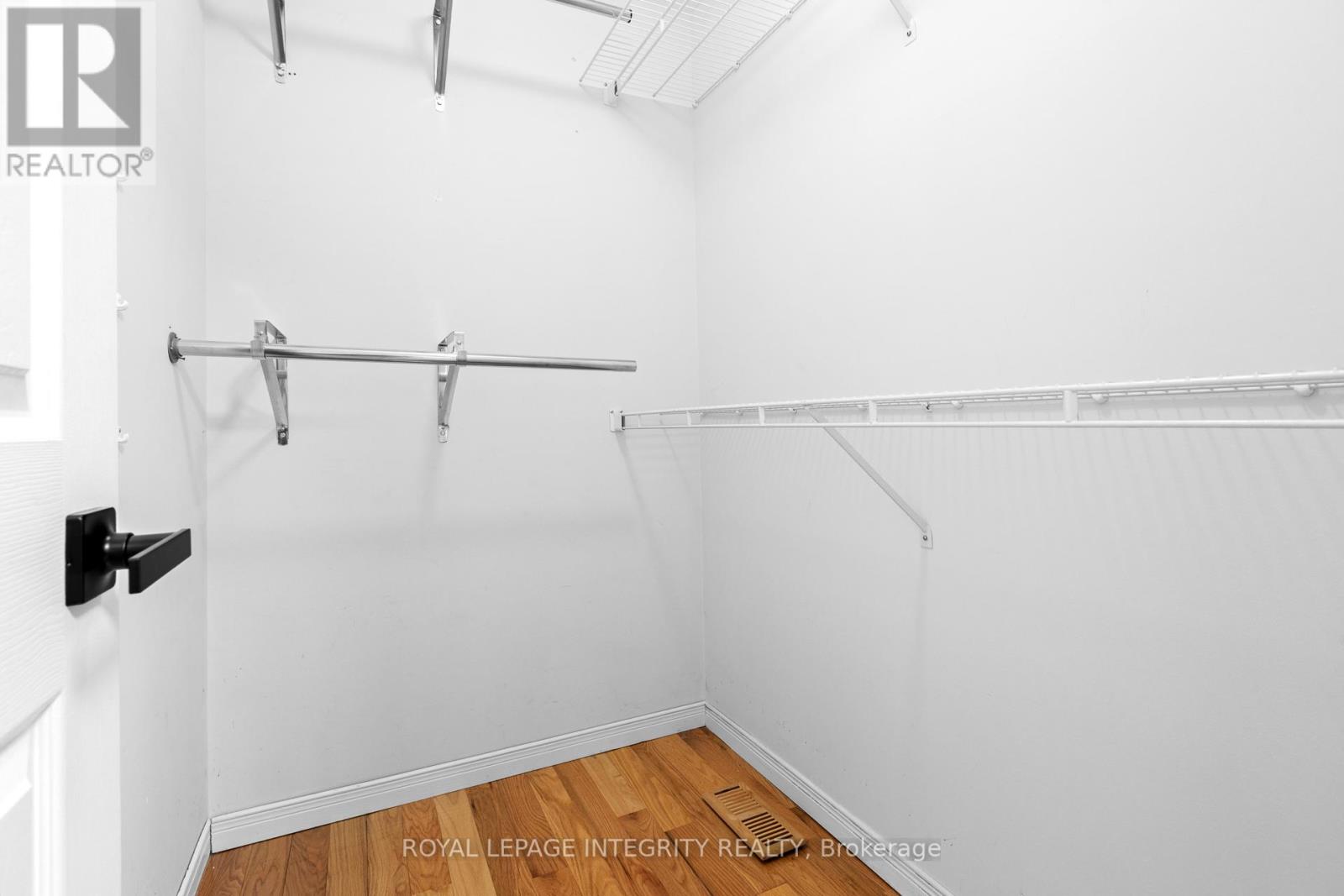 11 Royal Field Crescent