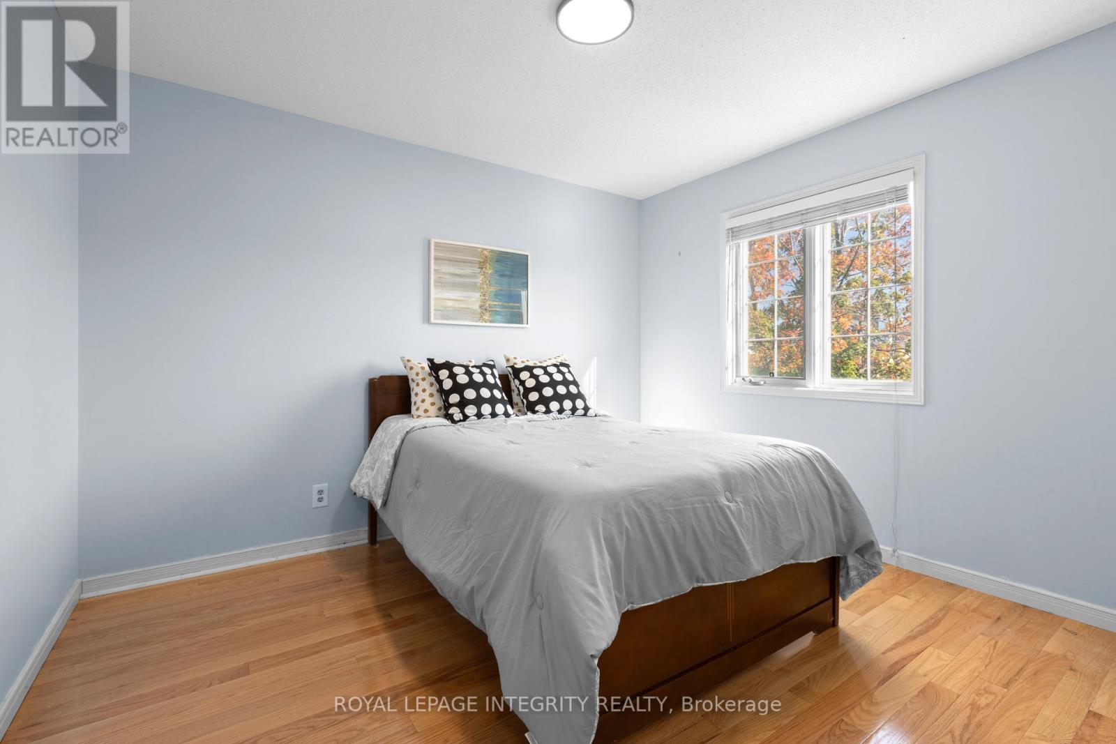 11 Royal Field Crescent