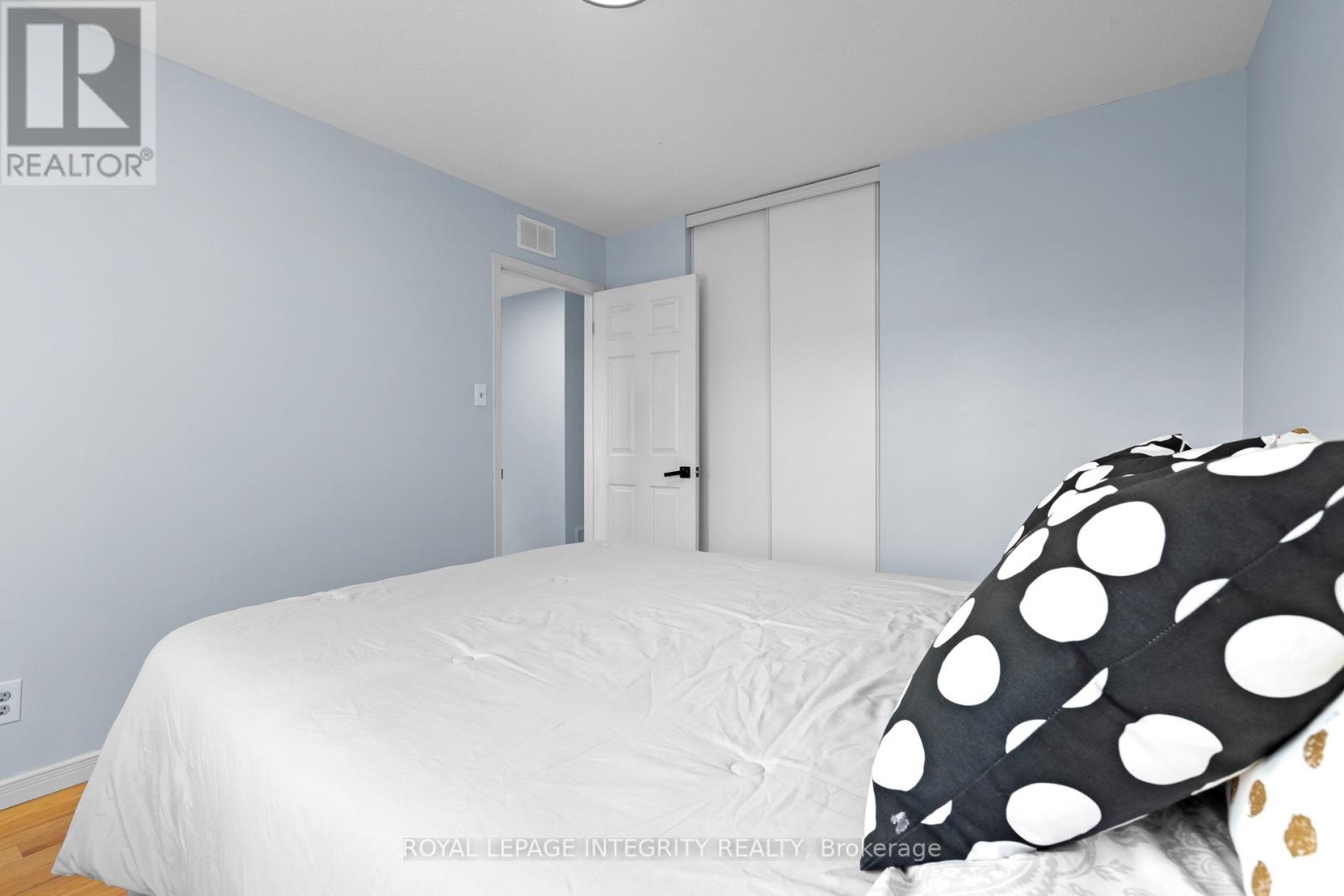 11 Royal Field Crescent