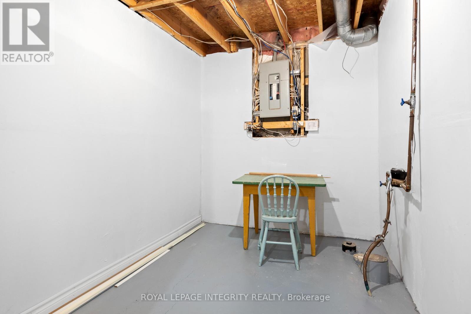 11 Royal Field Crescent