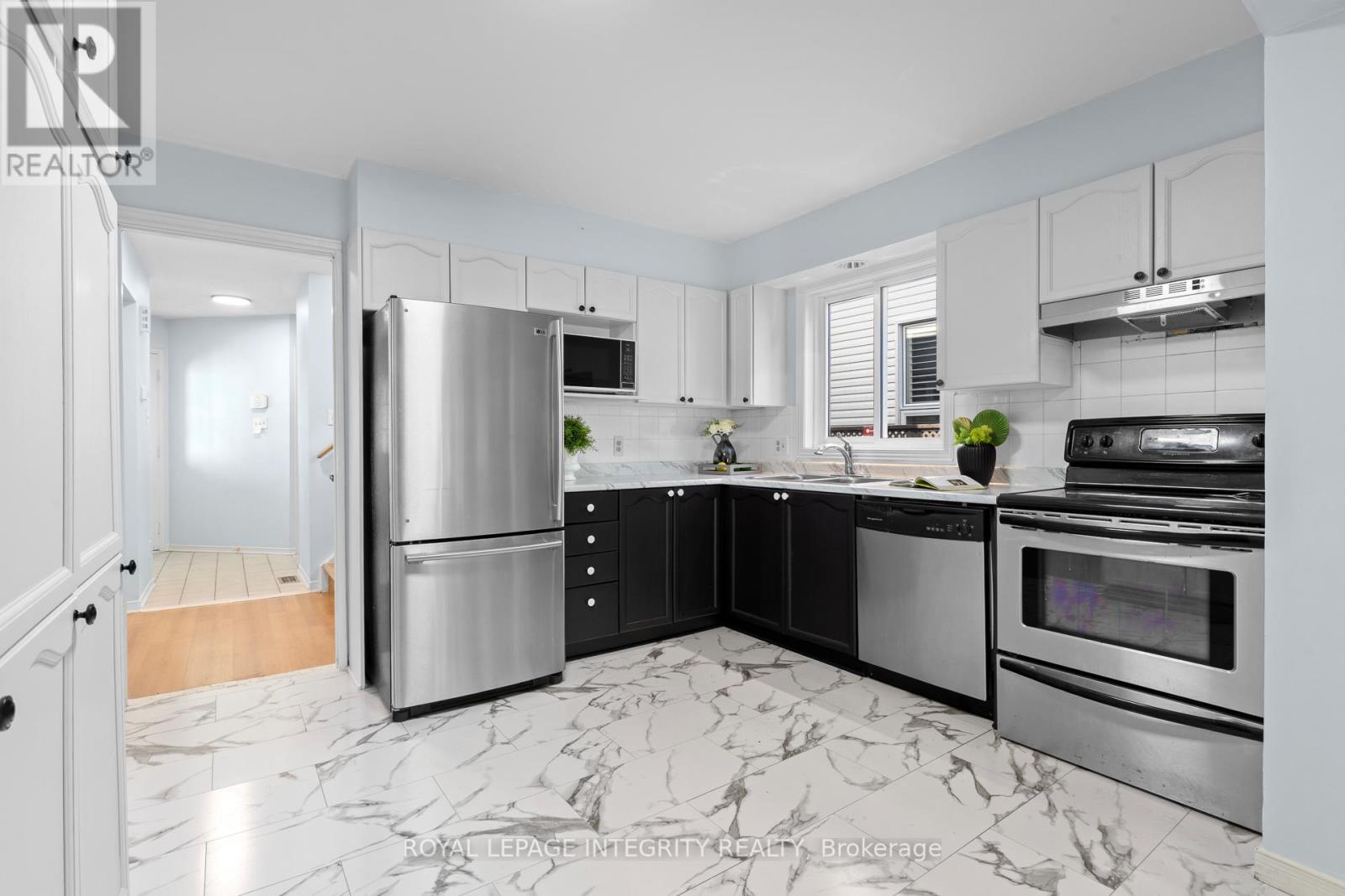 11 Royal Field Crescent