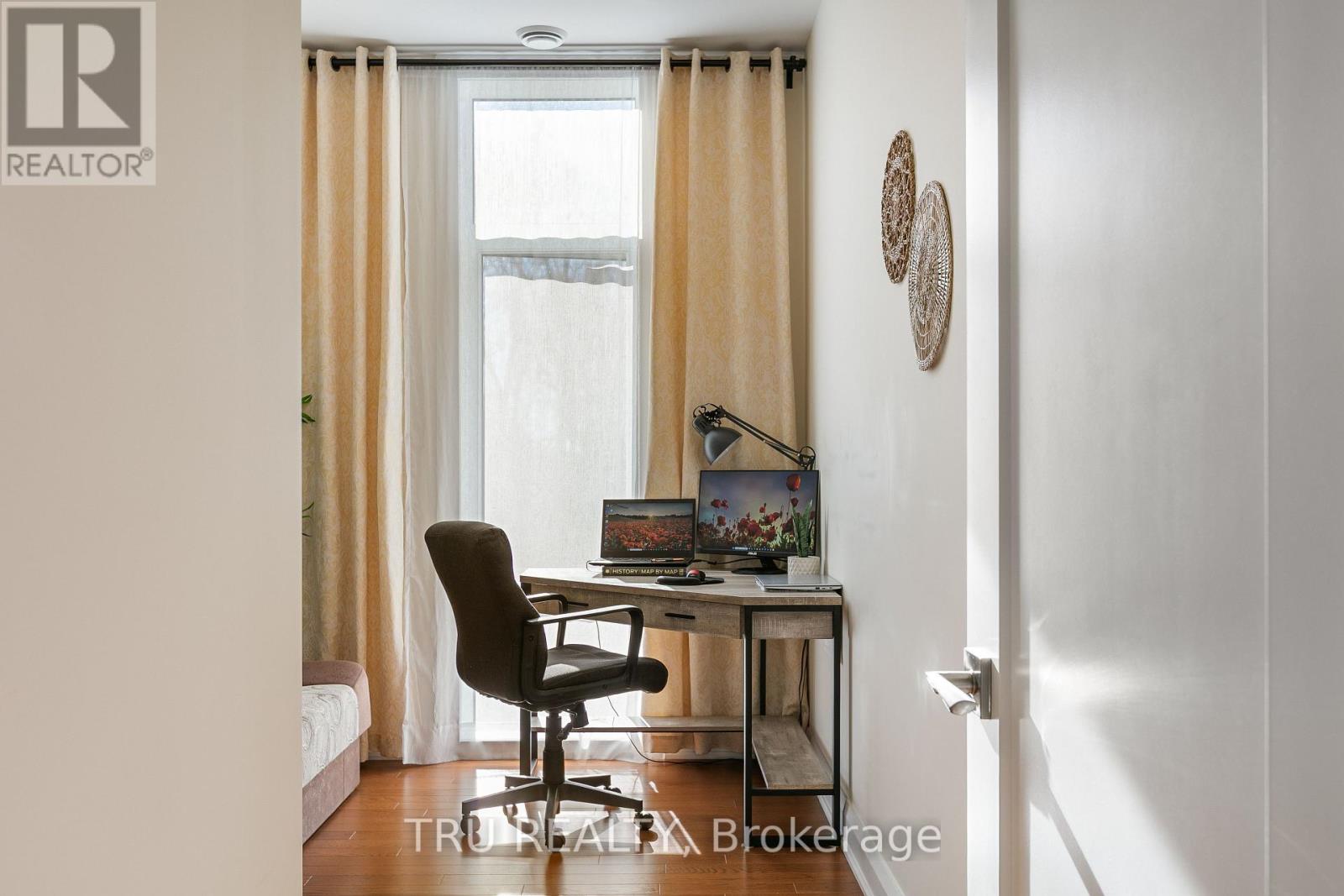 201 - 120 Cortile Private S