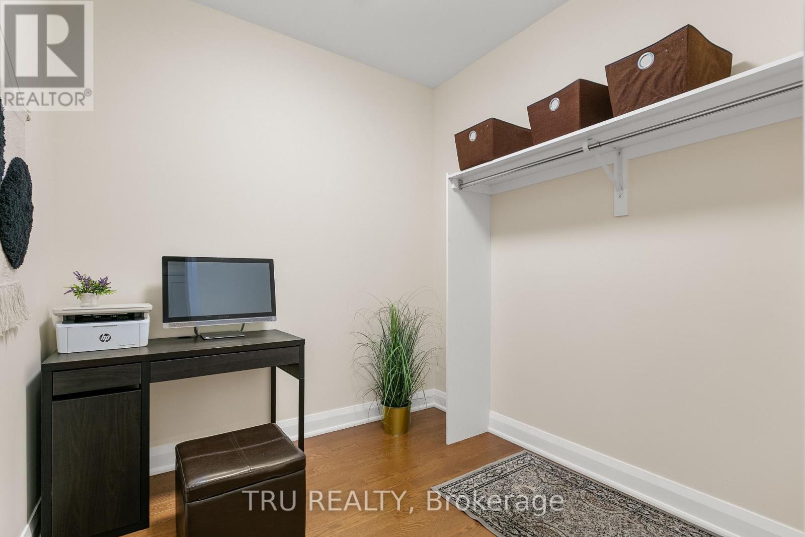 201 - 120 Cortile Private S