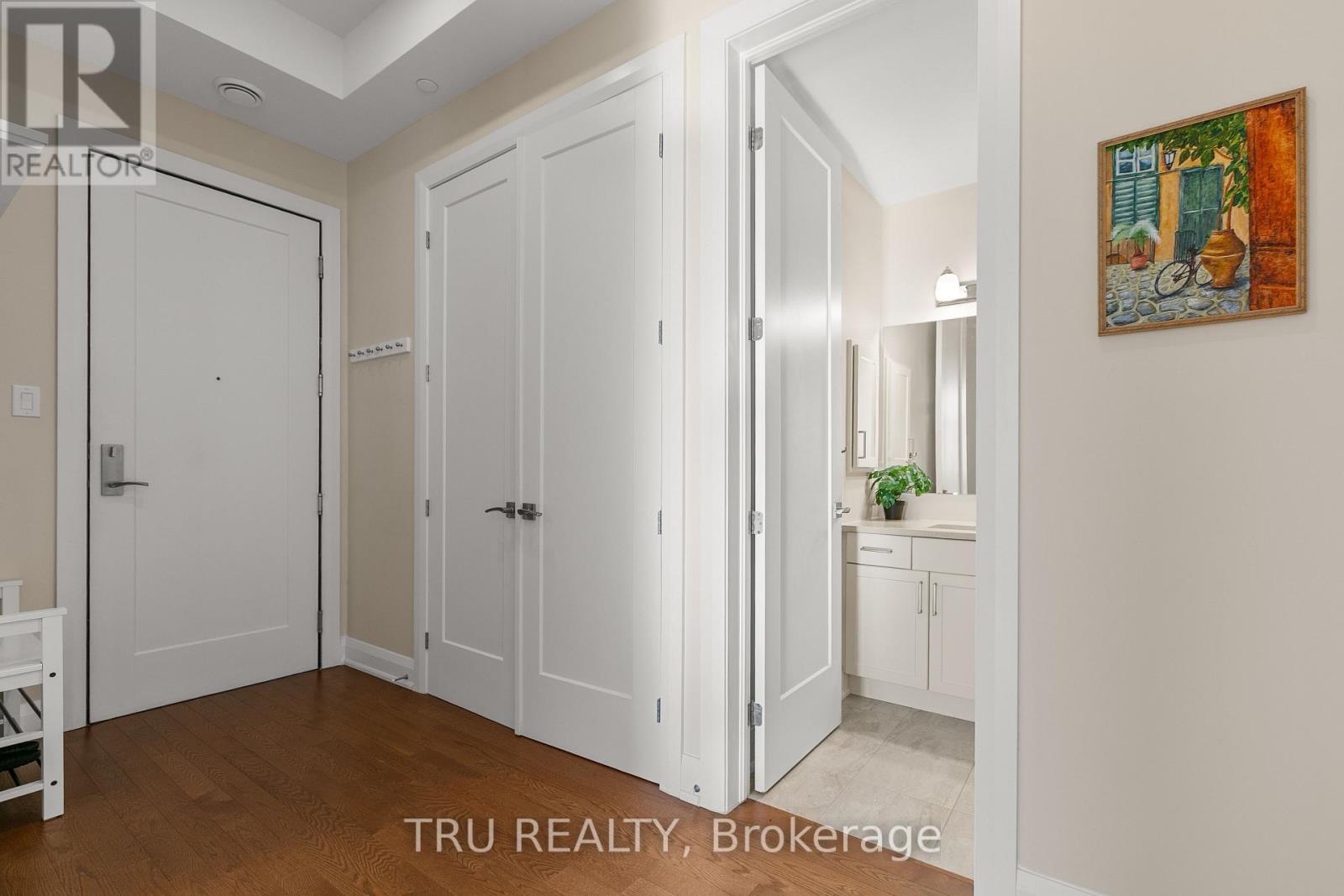 201 - 120 Cortile Private S