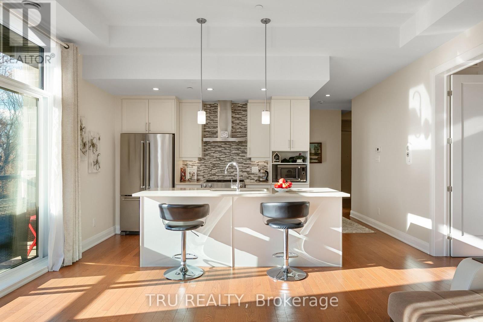 201 - 120 Cortile Private S