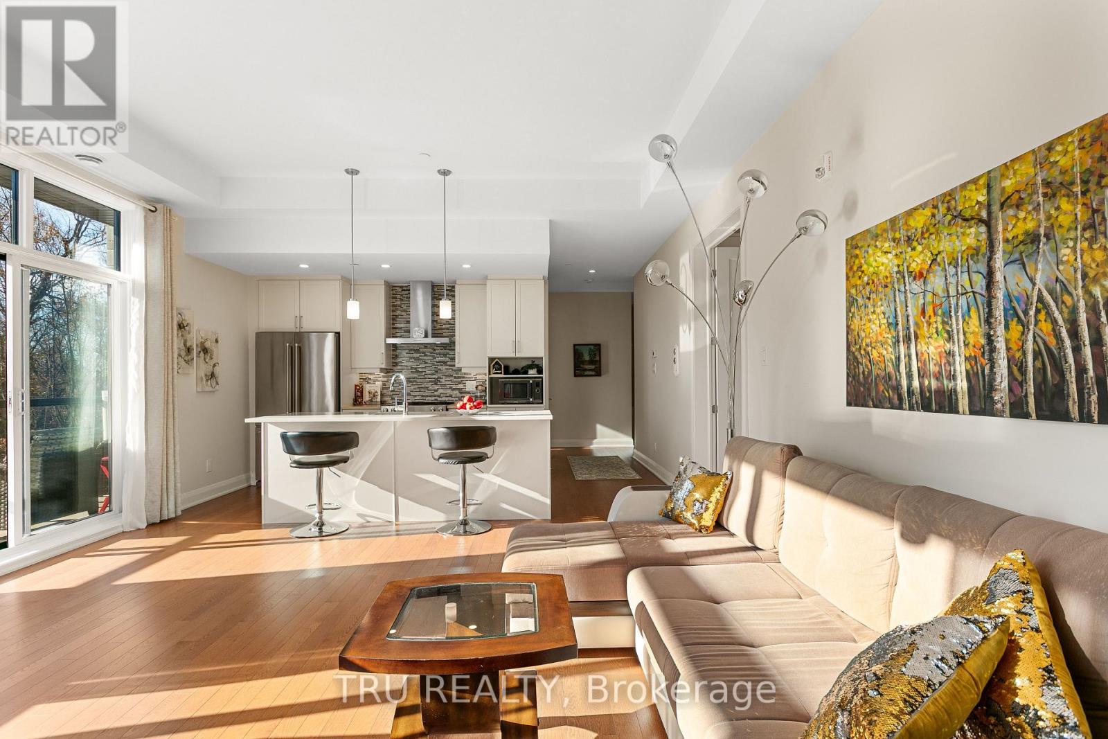 201 - 120 Cortile Private S