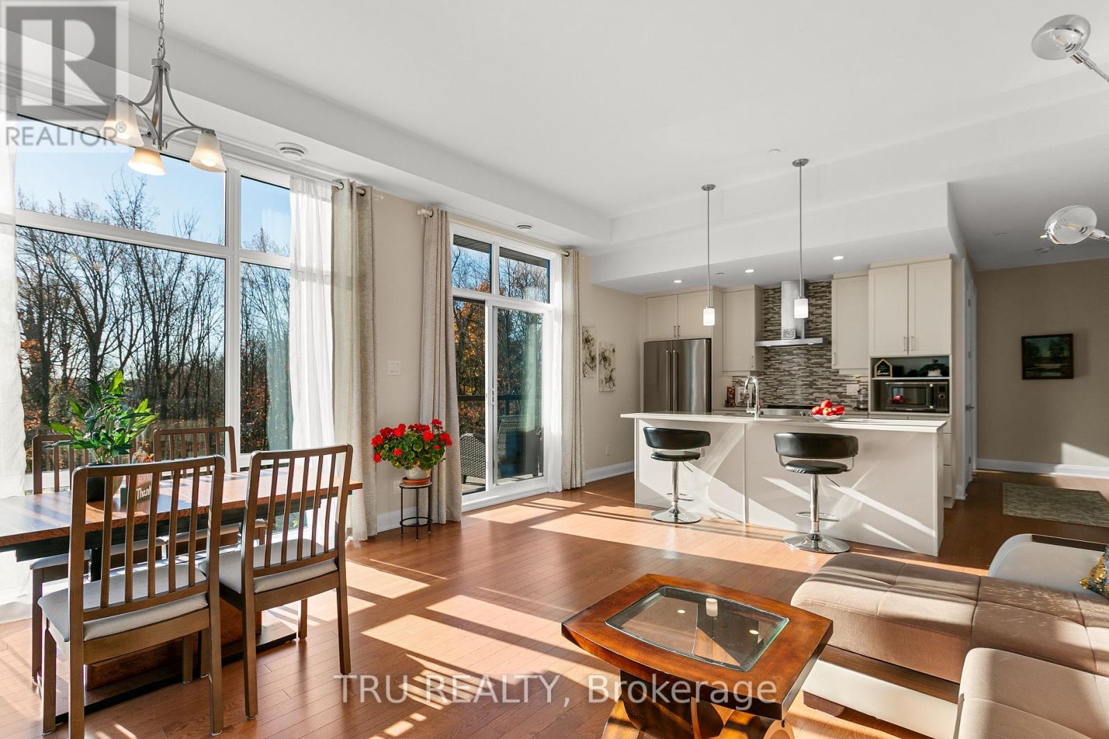 201 - 120 Cortile Private S