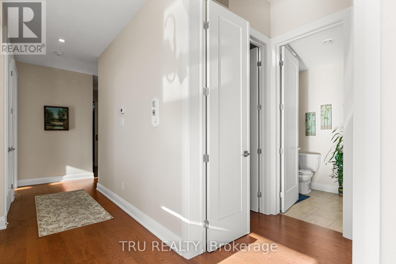 201 - 120 Cortile Private S