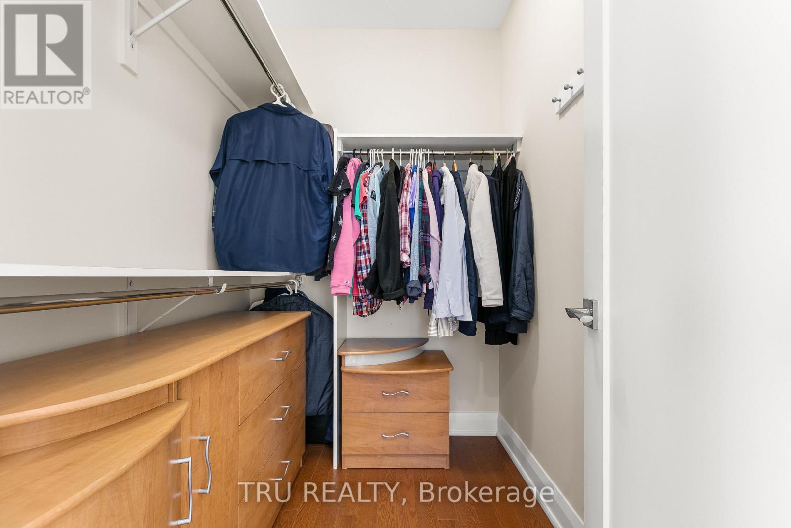 201 - 120 Cortile Private S