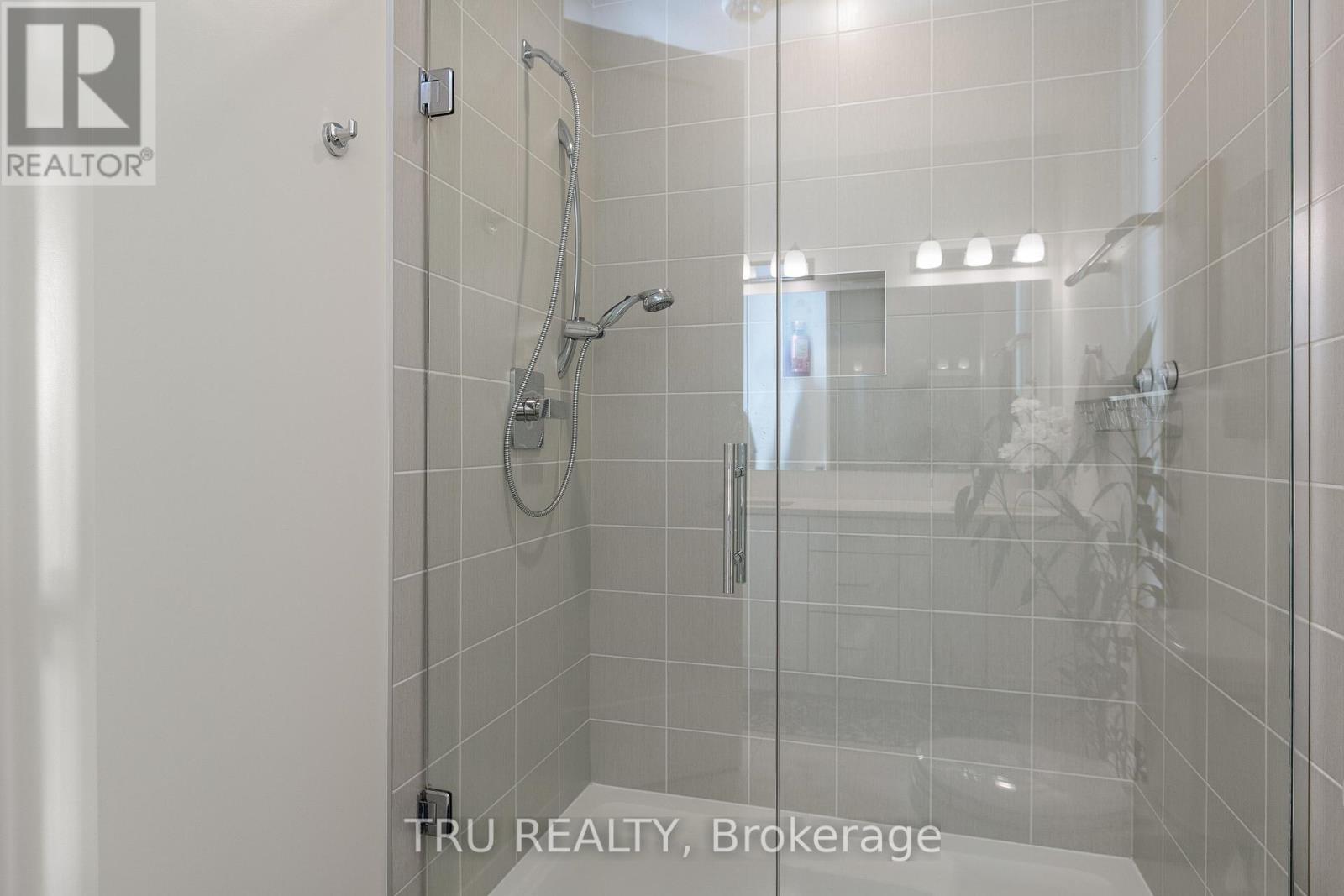 201 - 120 Cortile Private S