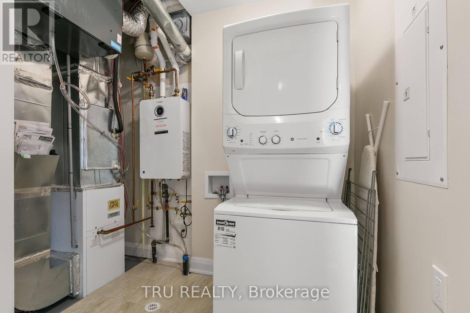 201 - 120 Cortile Private S