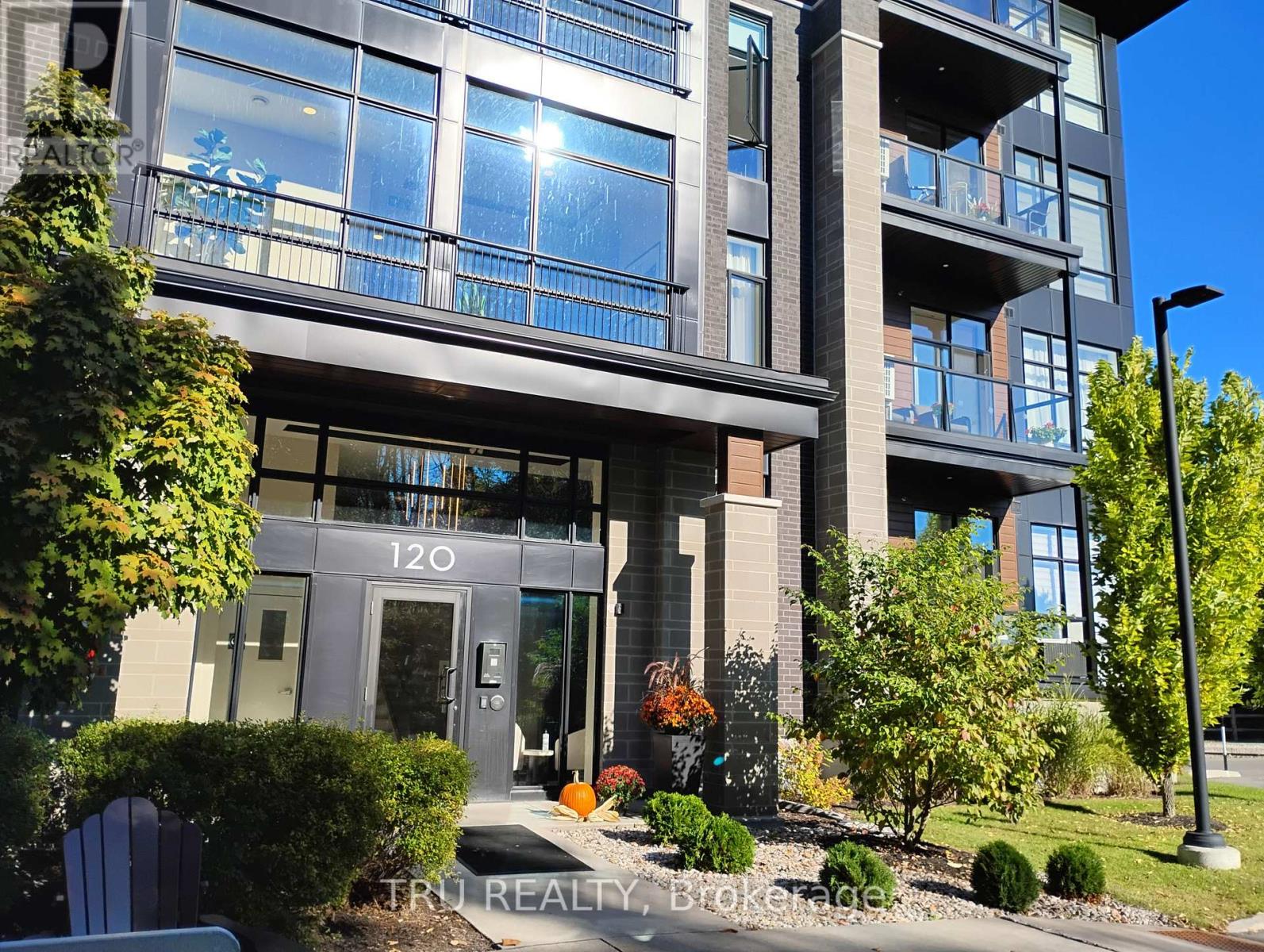 201 - 120 Cortile Private S