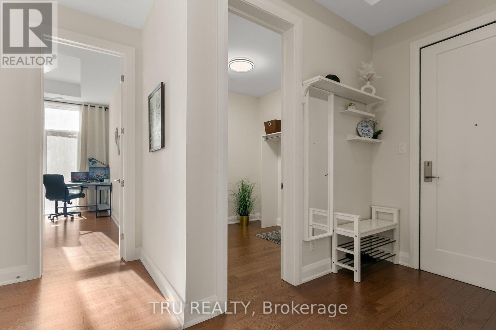 201 - 120 Cortile Private S