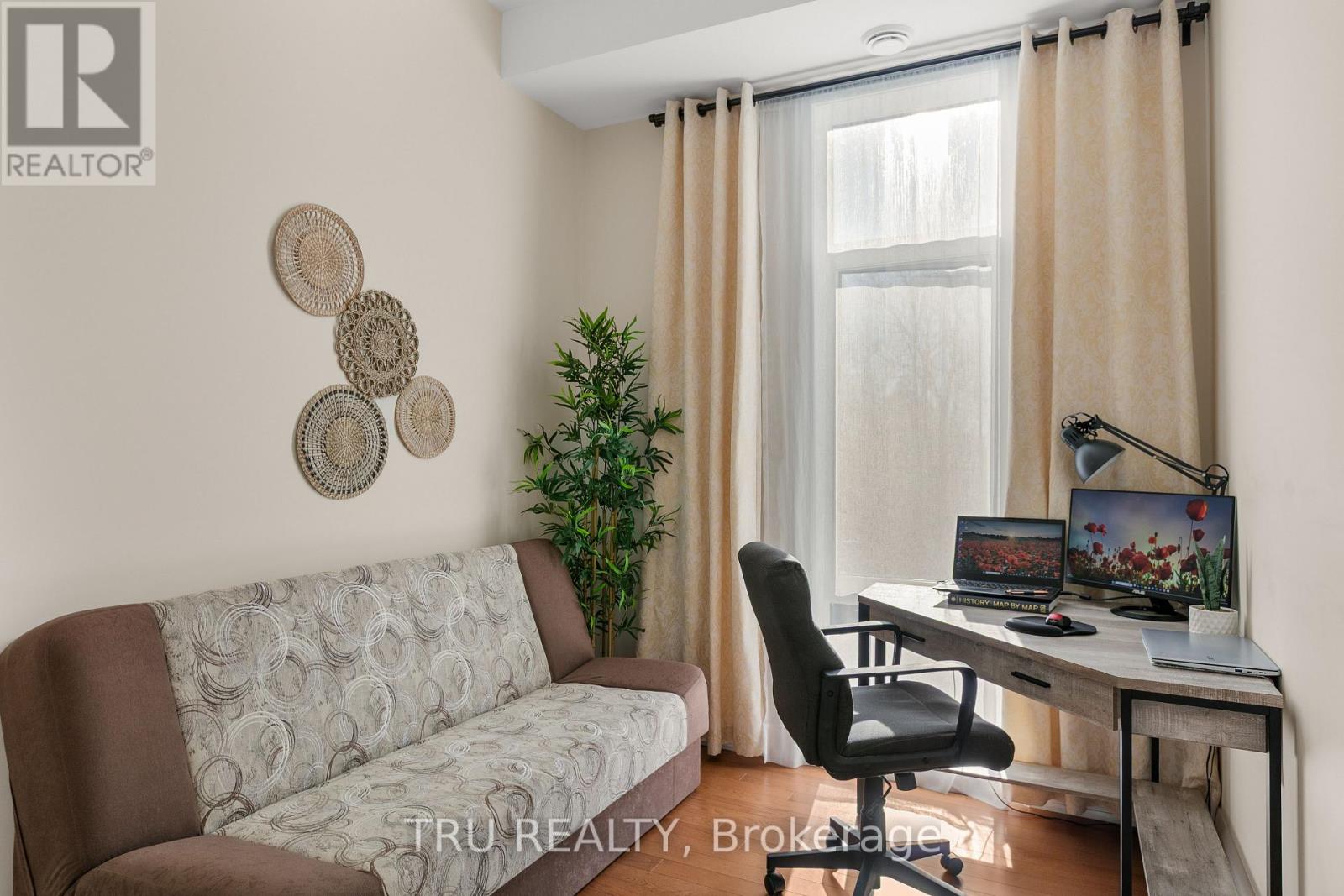 201 - 120 Cortile Private S