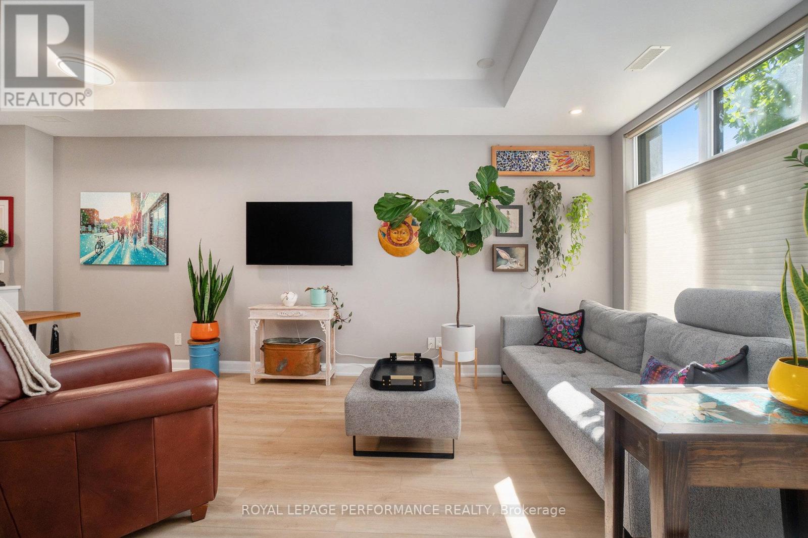 1 - 509 Gladstone Avenue