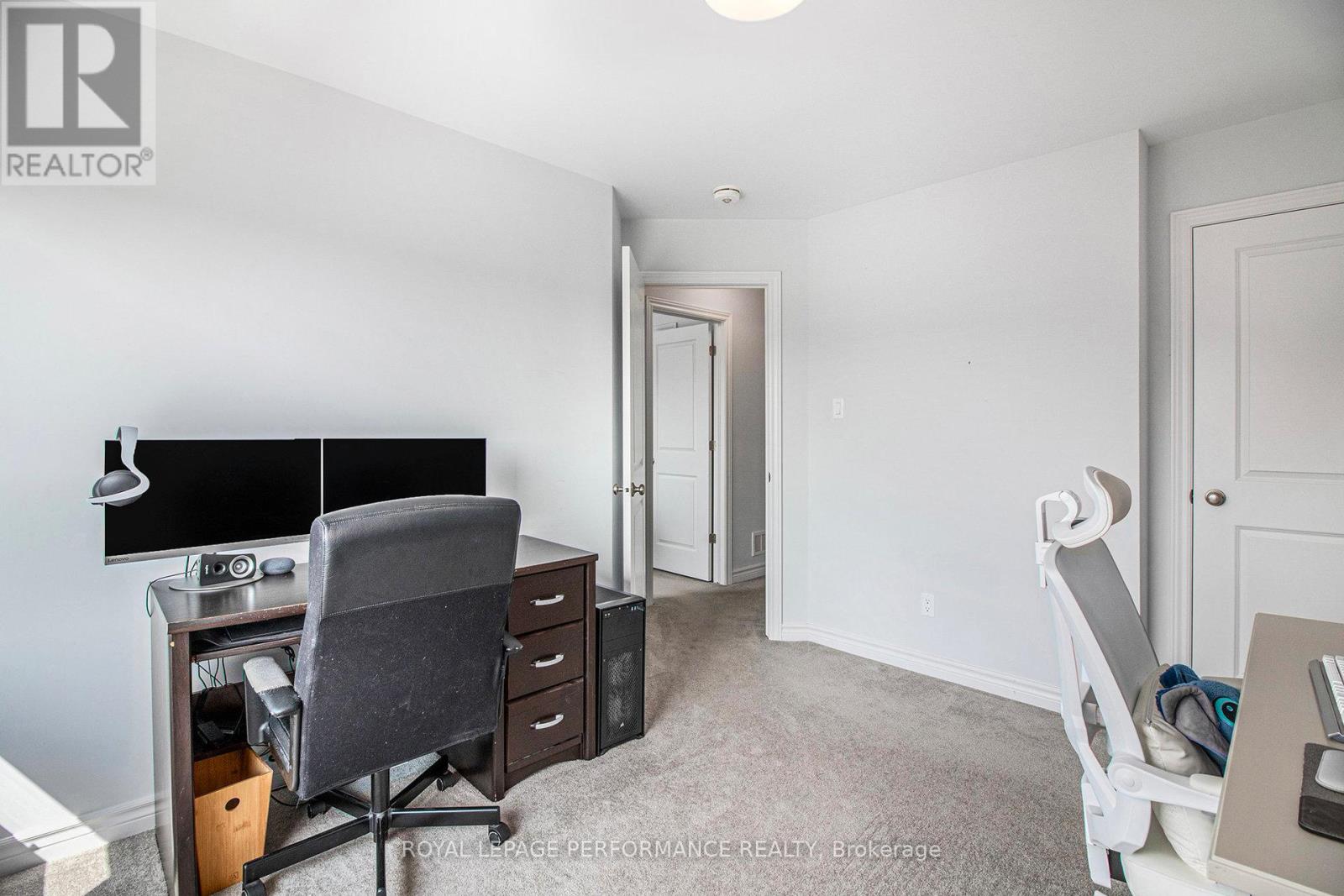 84 Carabiner Private