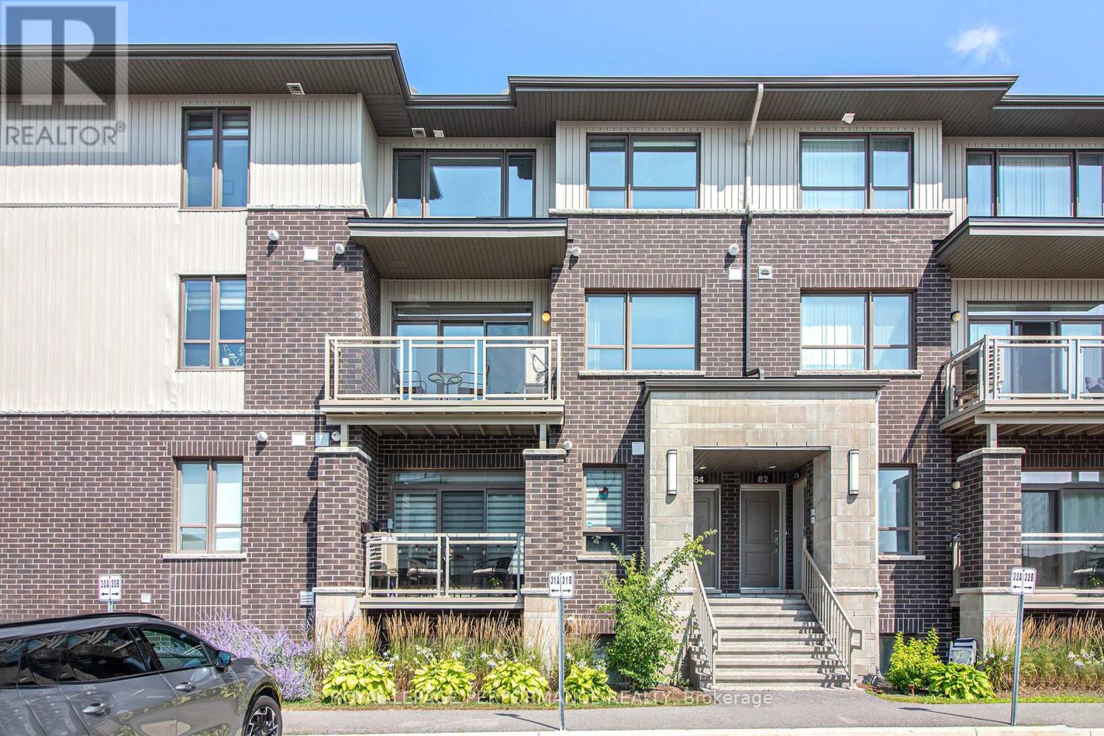 84 Carabiner Private