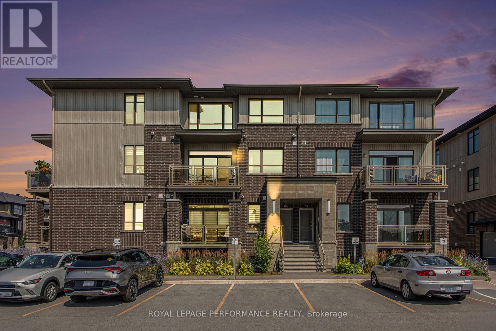 84 Carabiner Private