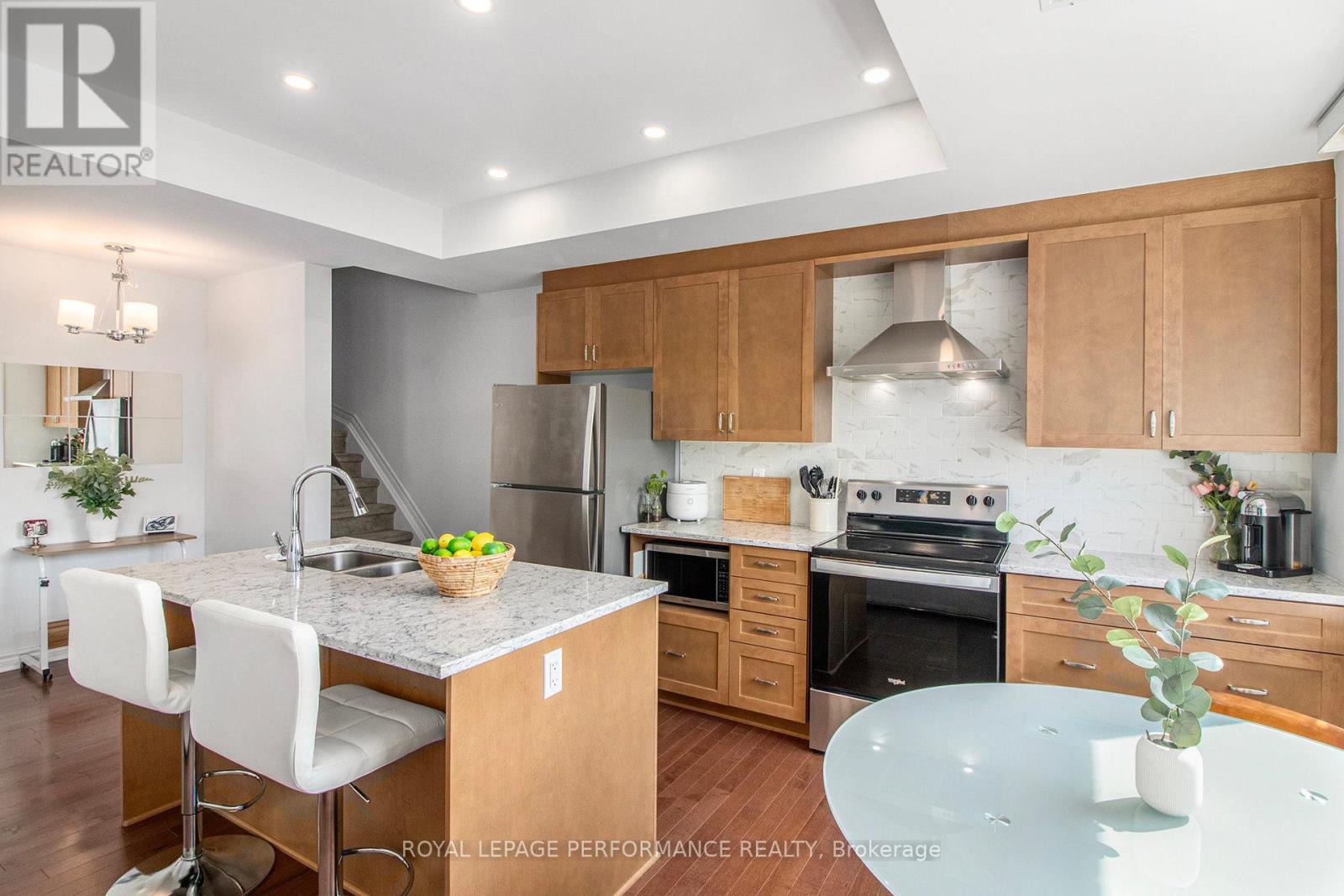 84 Carabiner Private