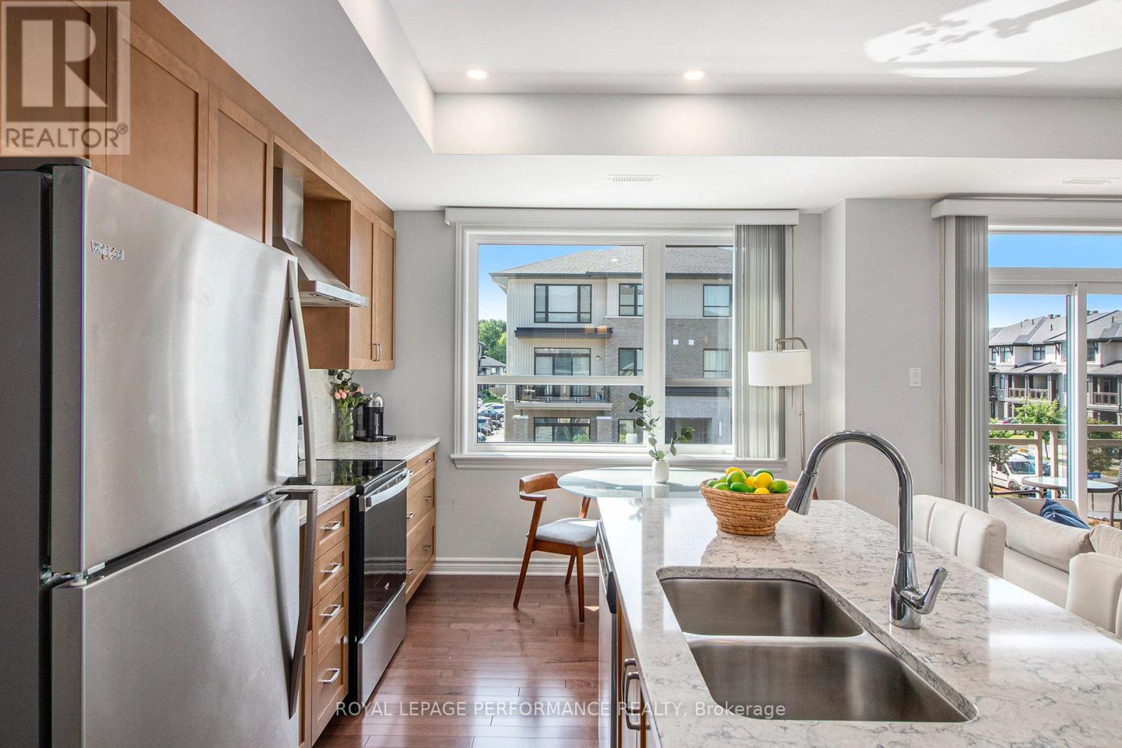 84 Carabiner Private