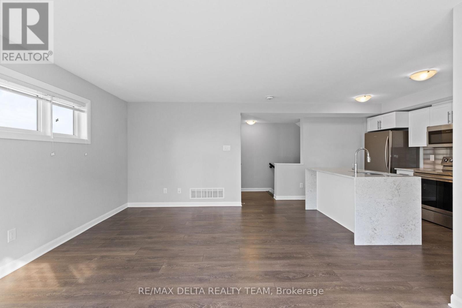 A - 706 Amberwing Private