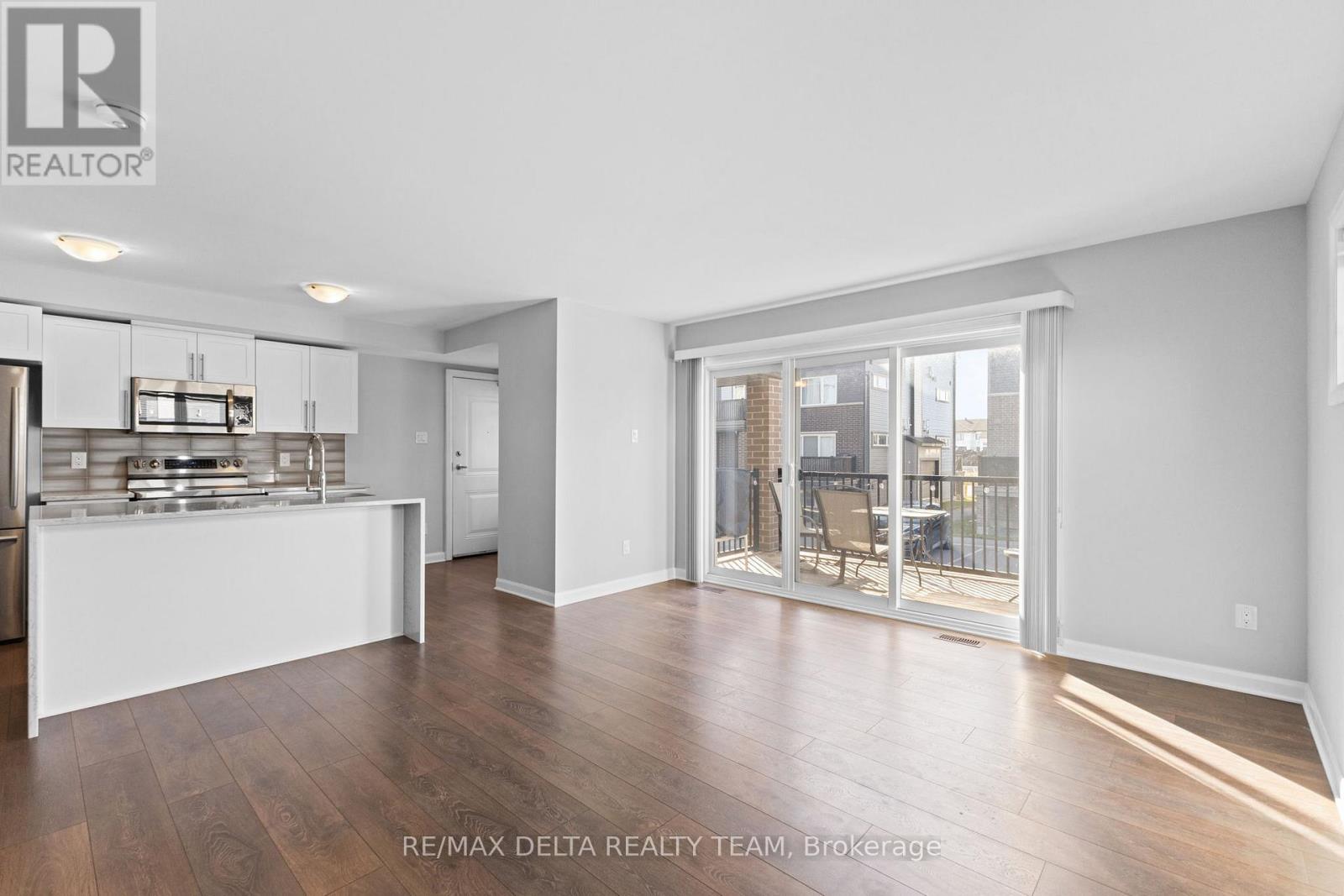 A - 706 Amberwing Private