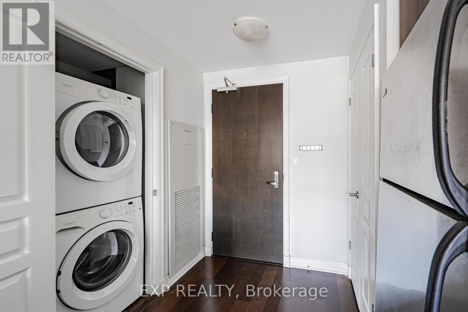 1407 - 238 Besserer Street