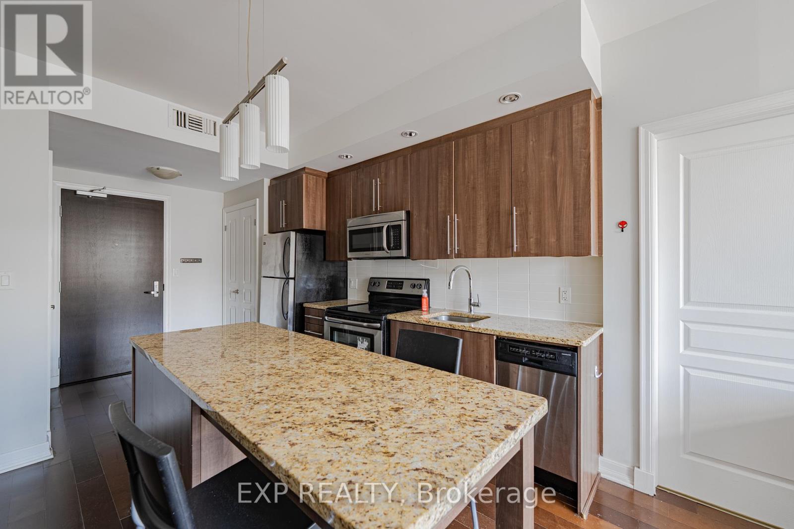 1407 - 238 Besserer Street