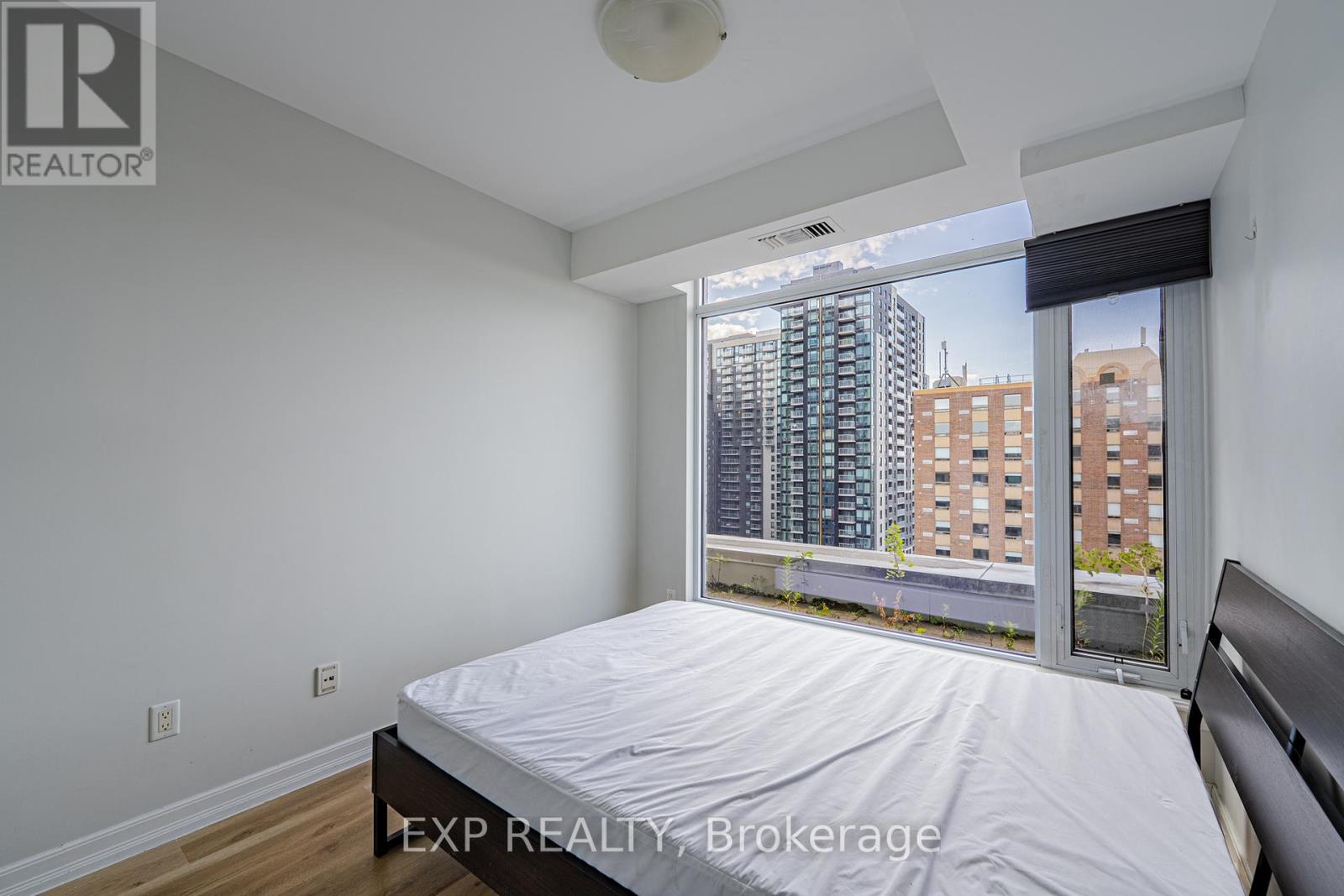 1407 - 238 Besserer Street