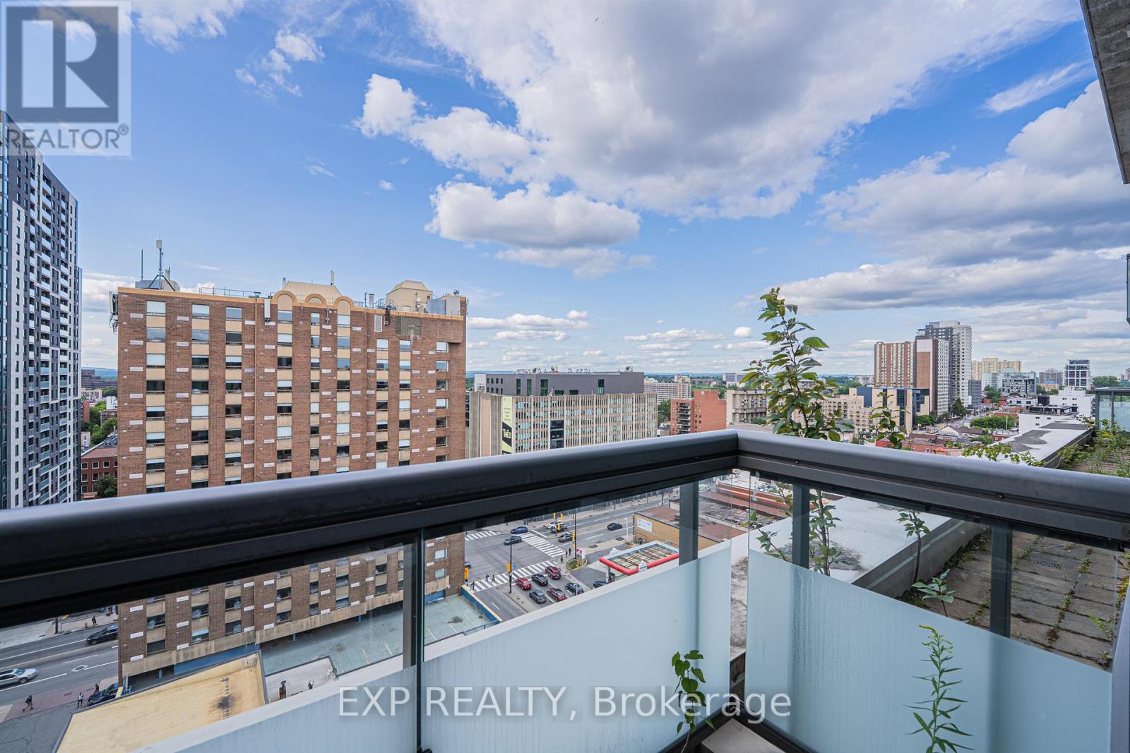 1407 - 238 Besserer Street