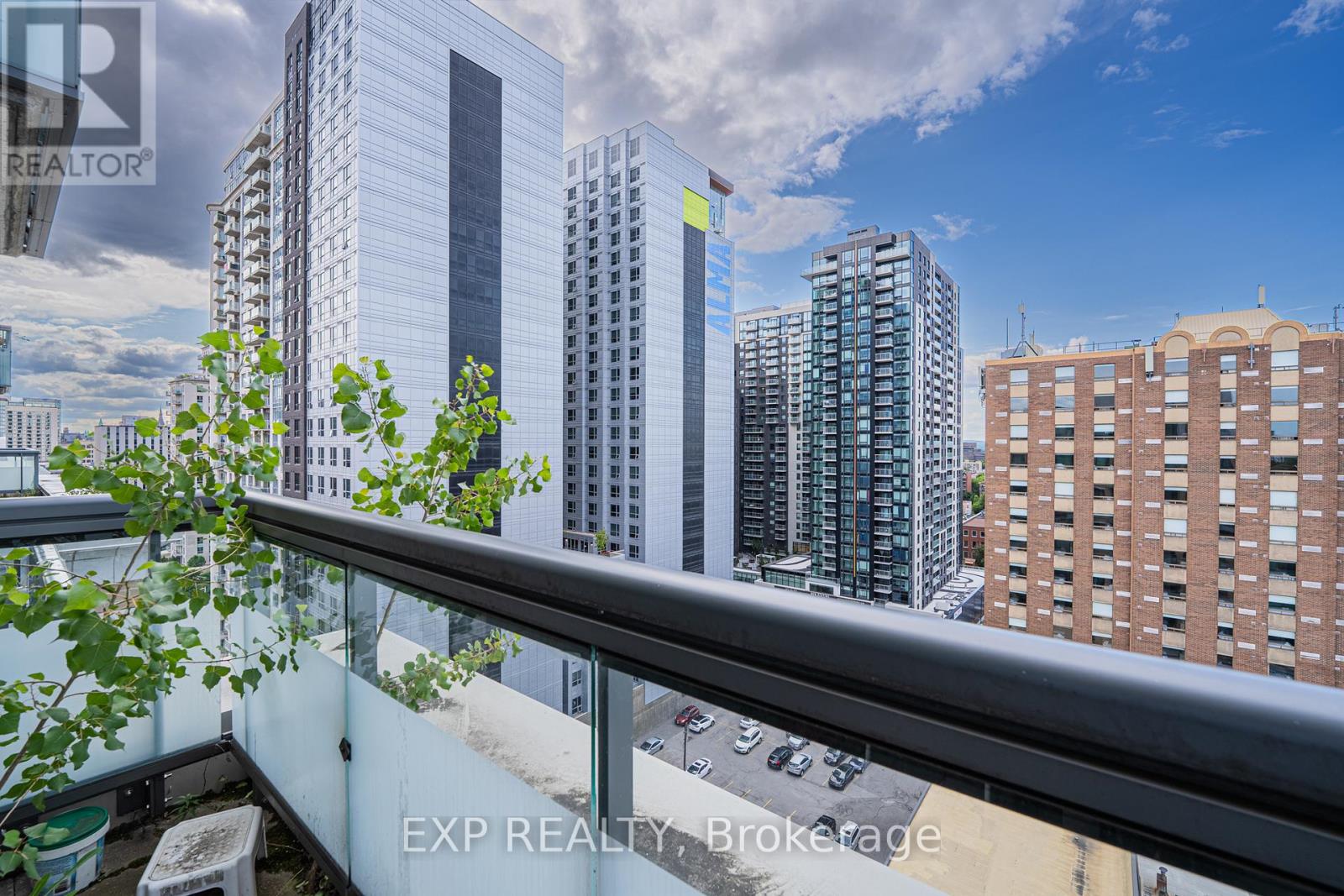 1407 - 238 Besserer Street