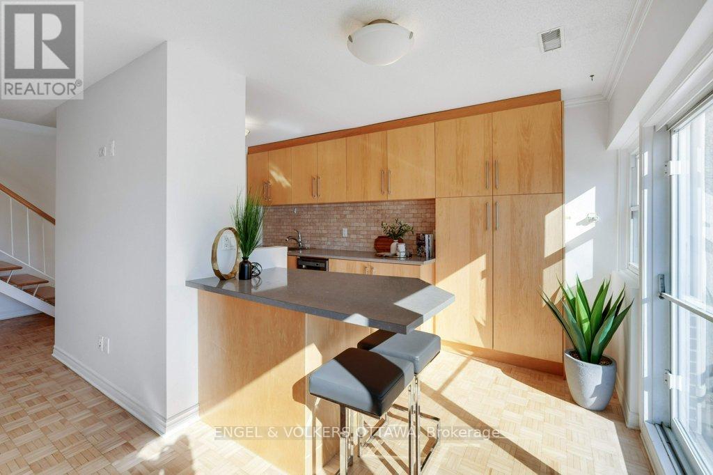 216 - 12 Corkstown Road