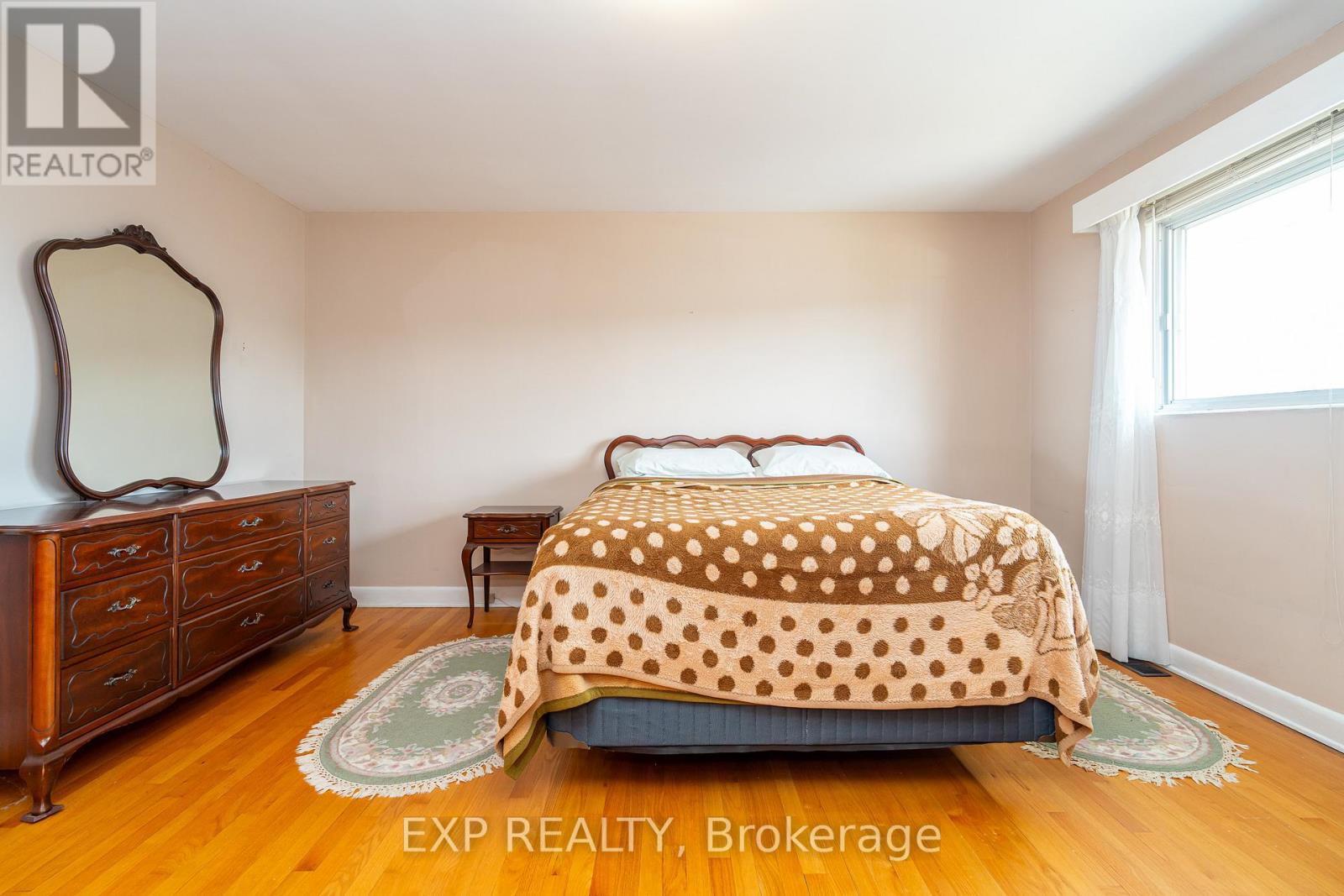 1008 Riddell Avenue S