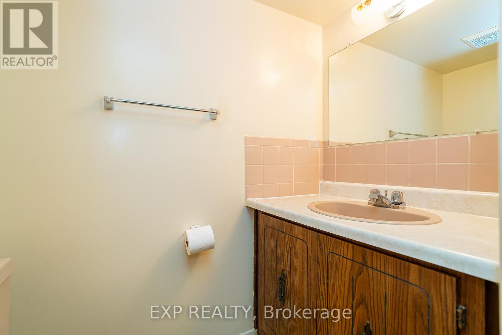 1008 Riddell Avenue S