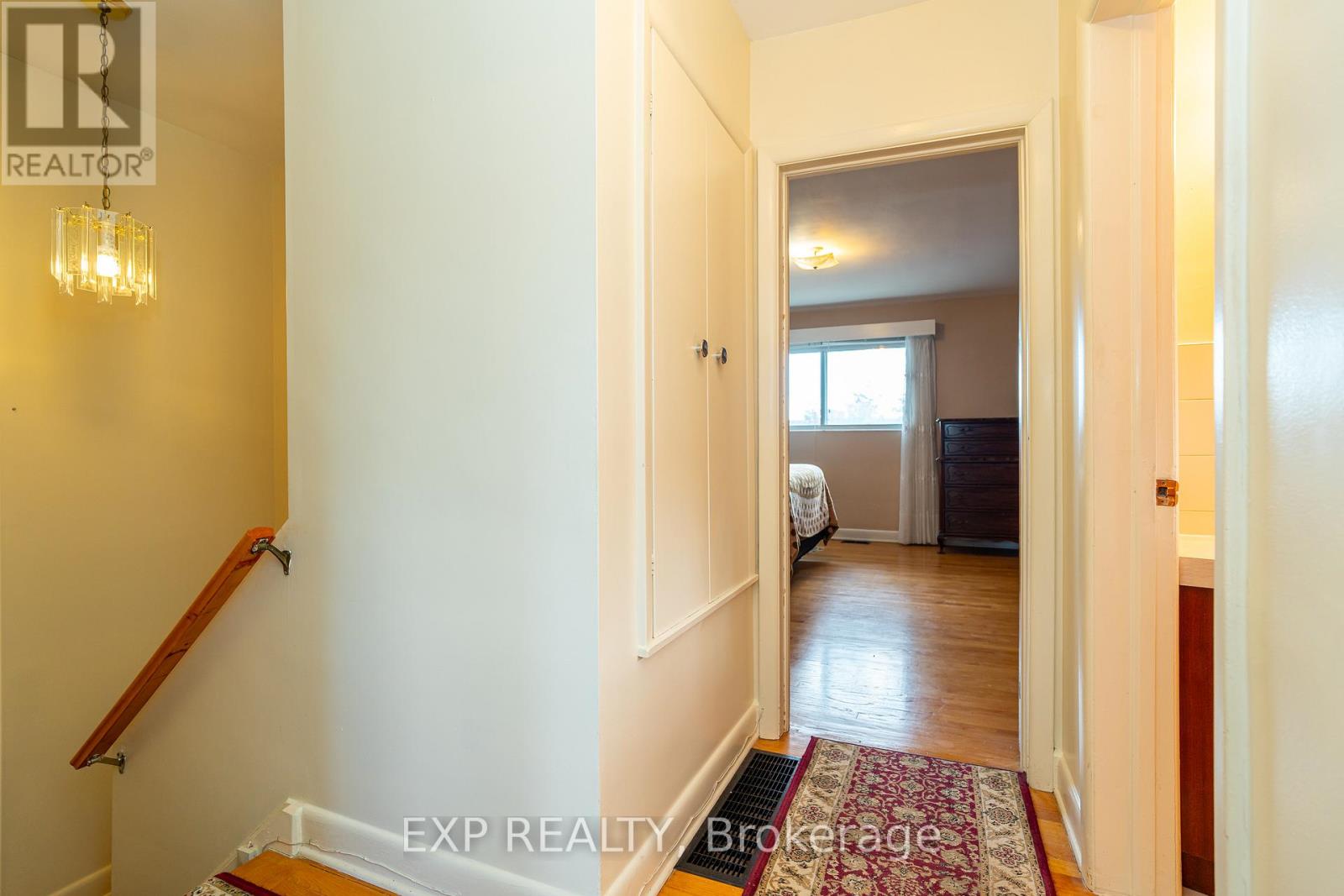 1008 Riddell Avenue S