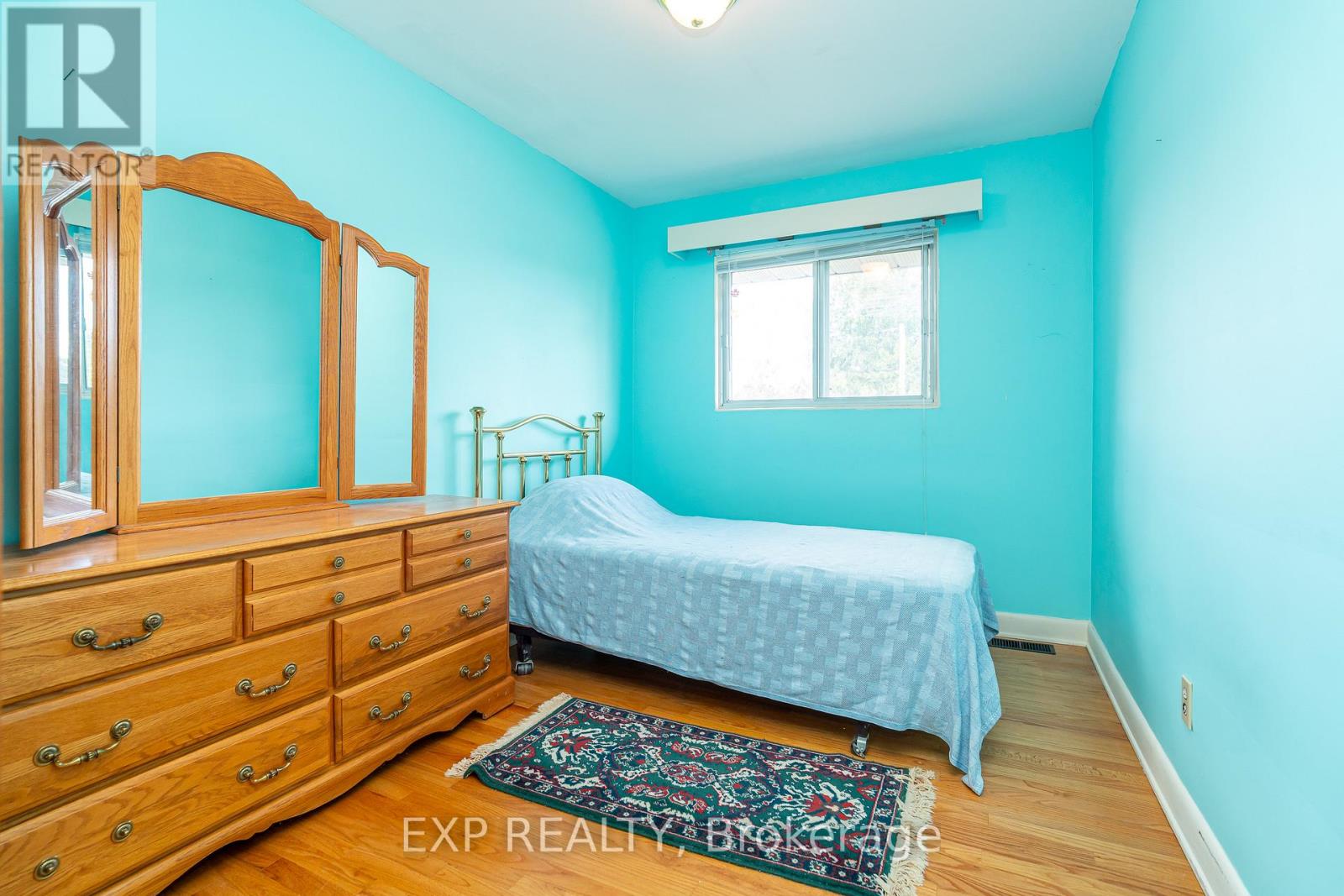 1008 Riddell Avenue S