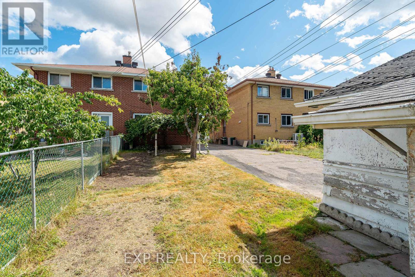 1008 Riddell Avenue S