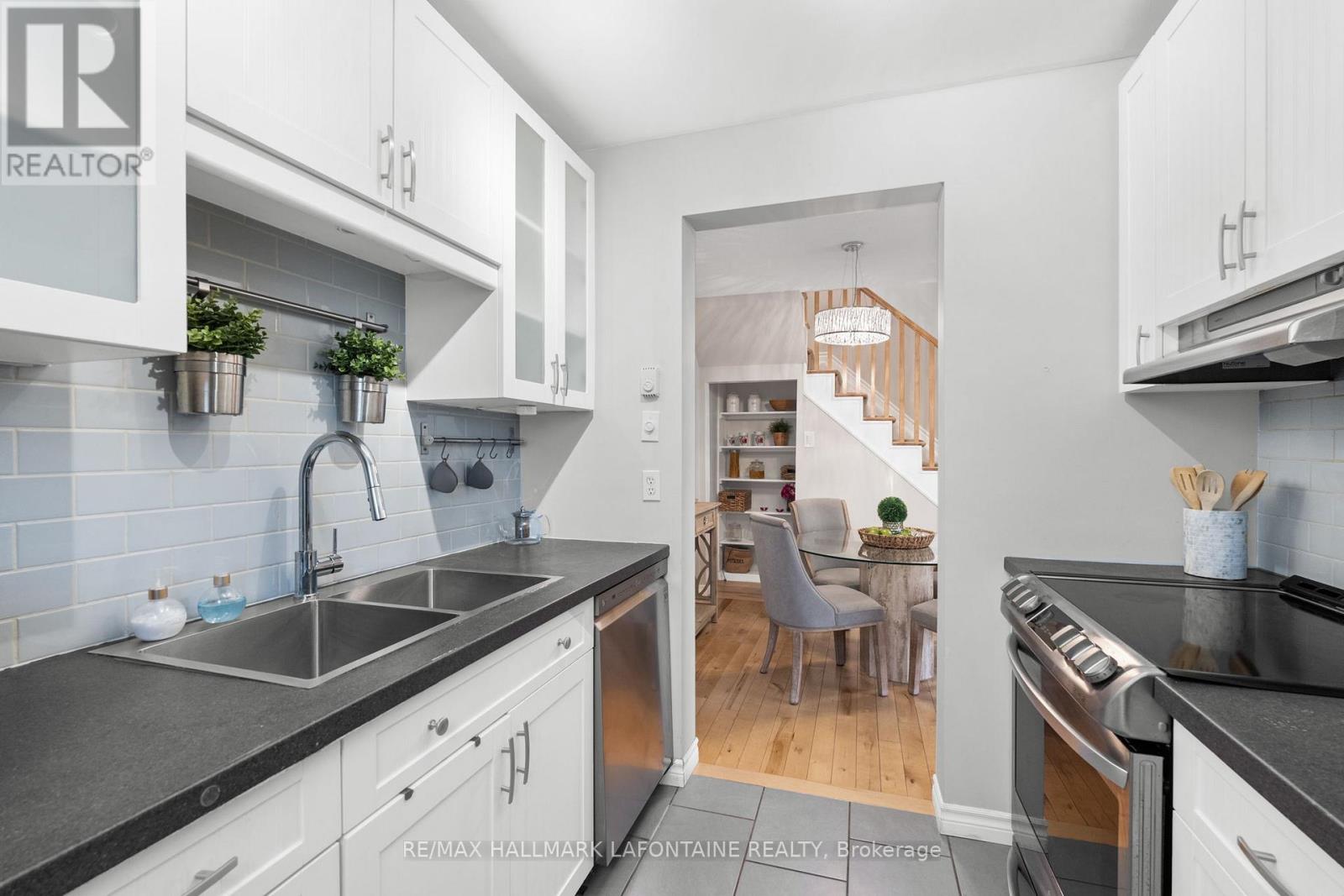 43 - 115 Renova Private